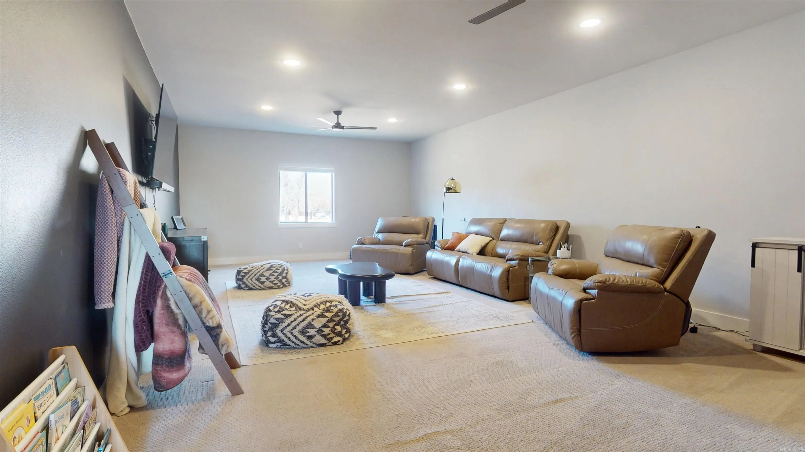 Property at 1677  Oak ridge - Image 42