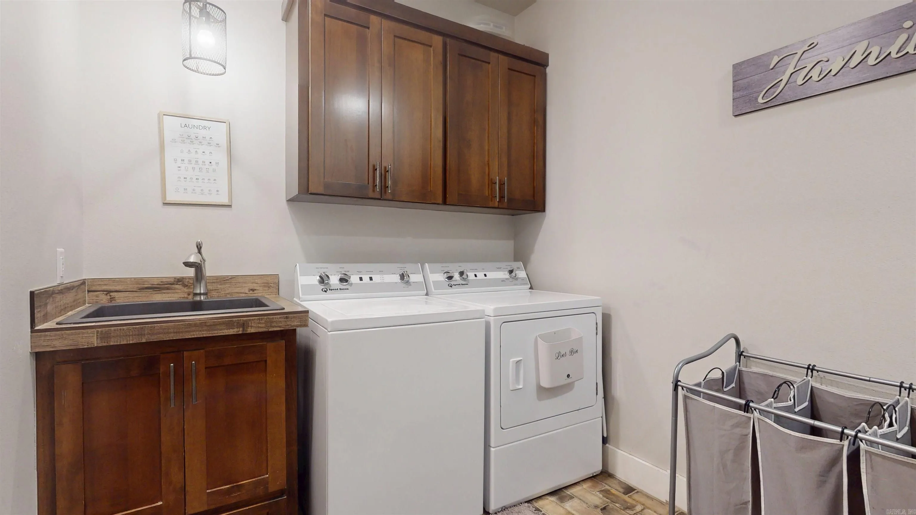 Property at 1677  Oak ridge - Image 29