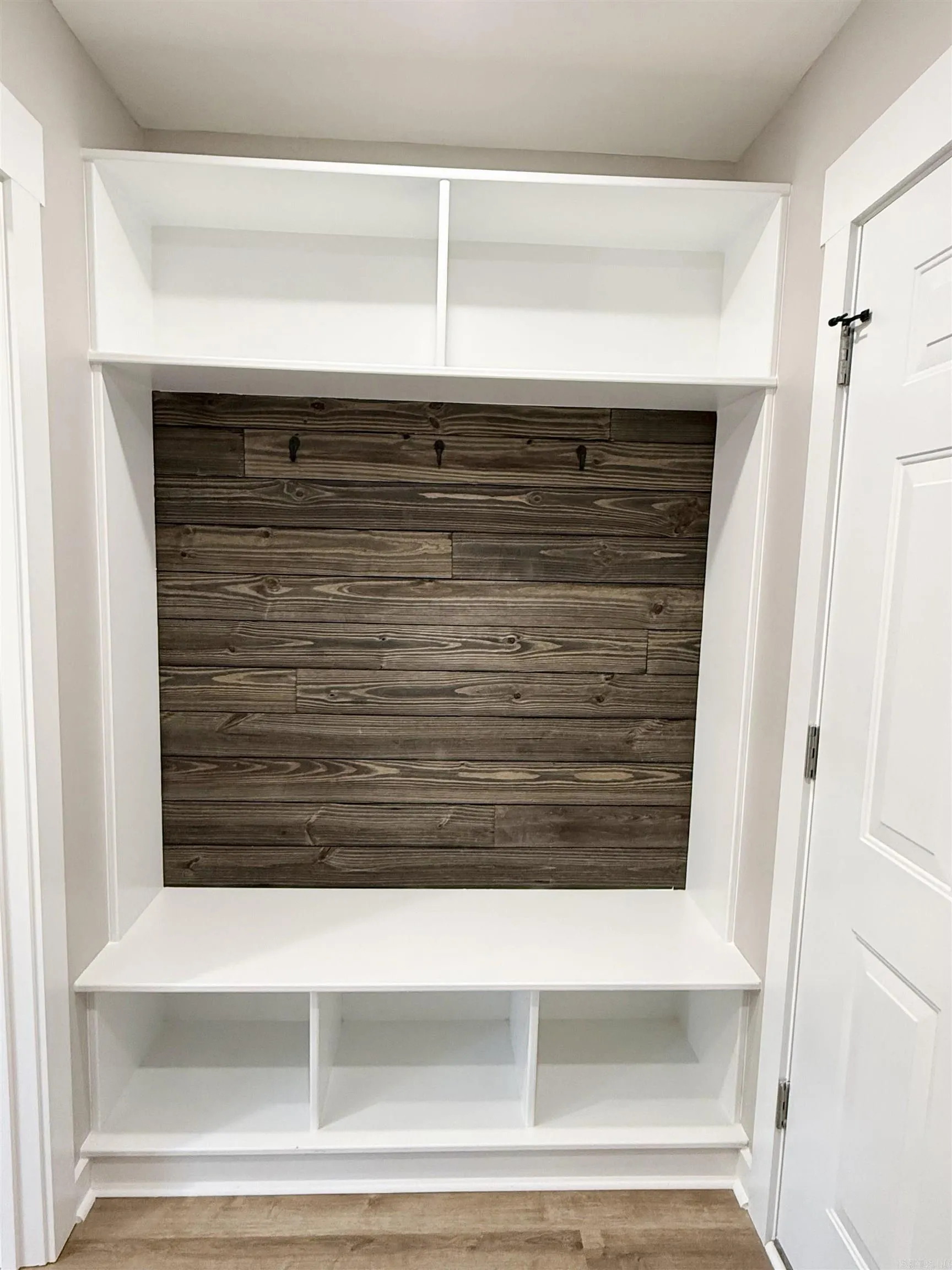 Property at 309 W Light - Image 14