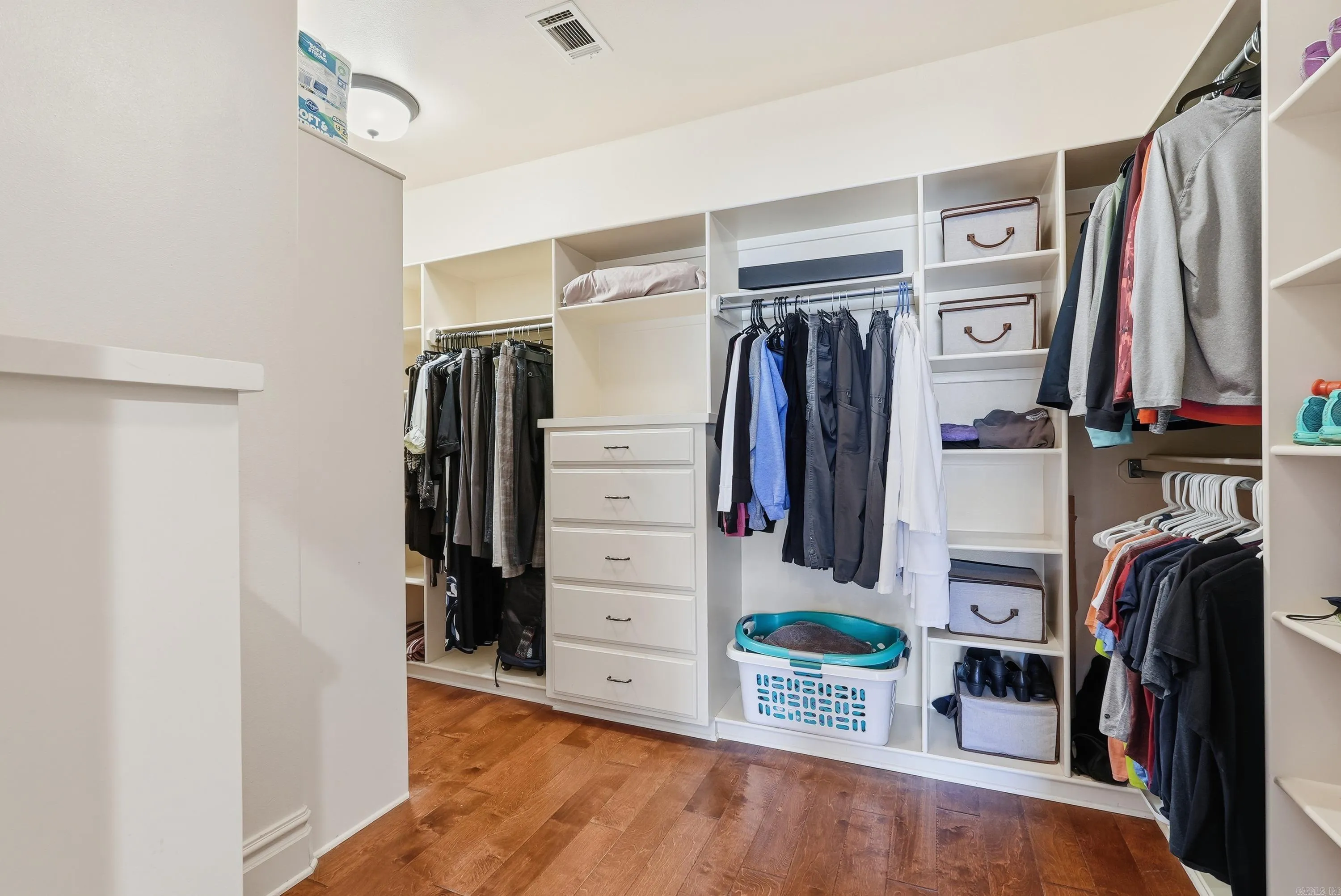Property at 1120  Applewood drive - Image 32