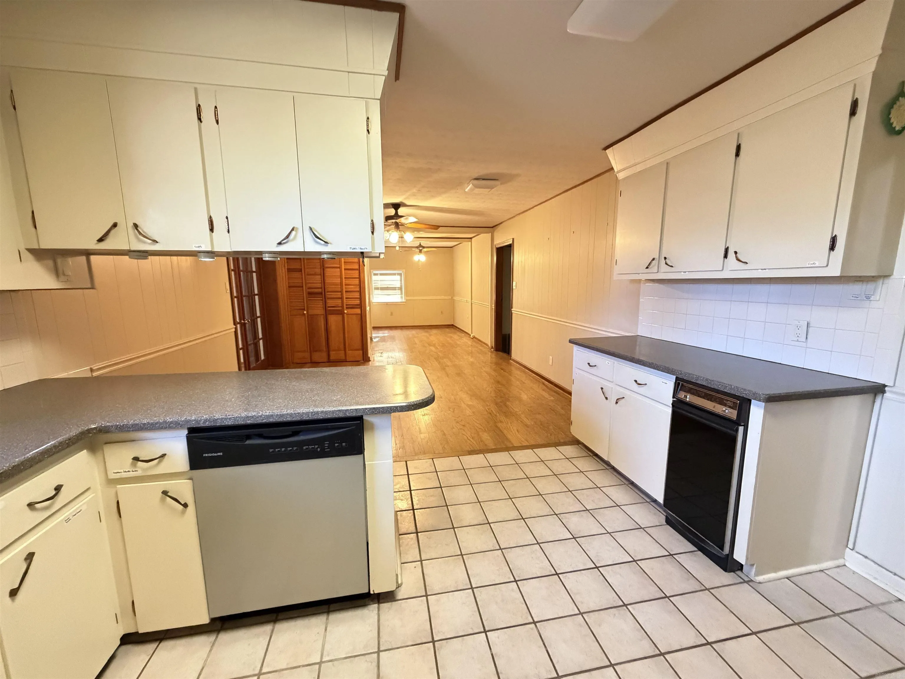 Property at 8812  Holiday - Image 38