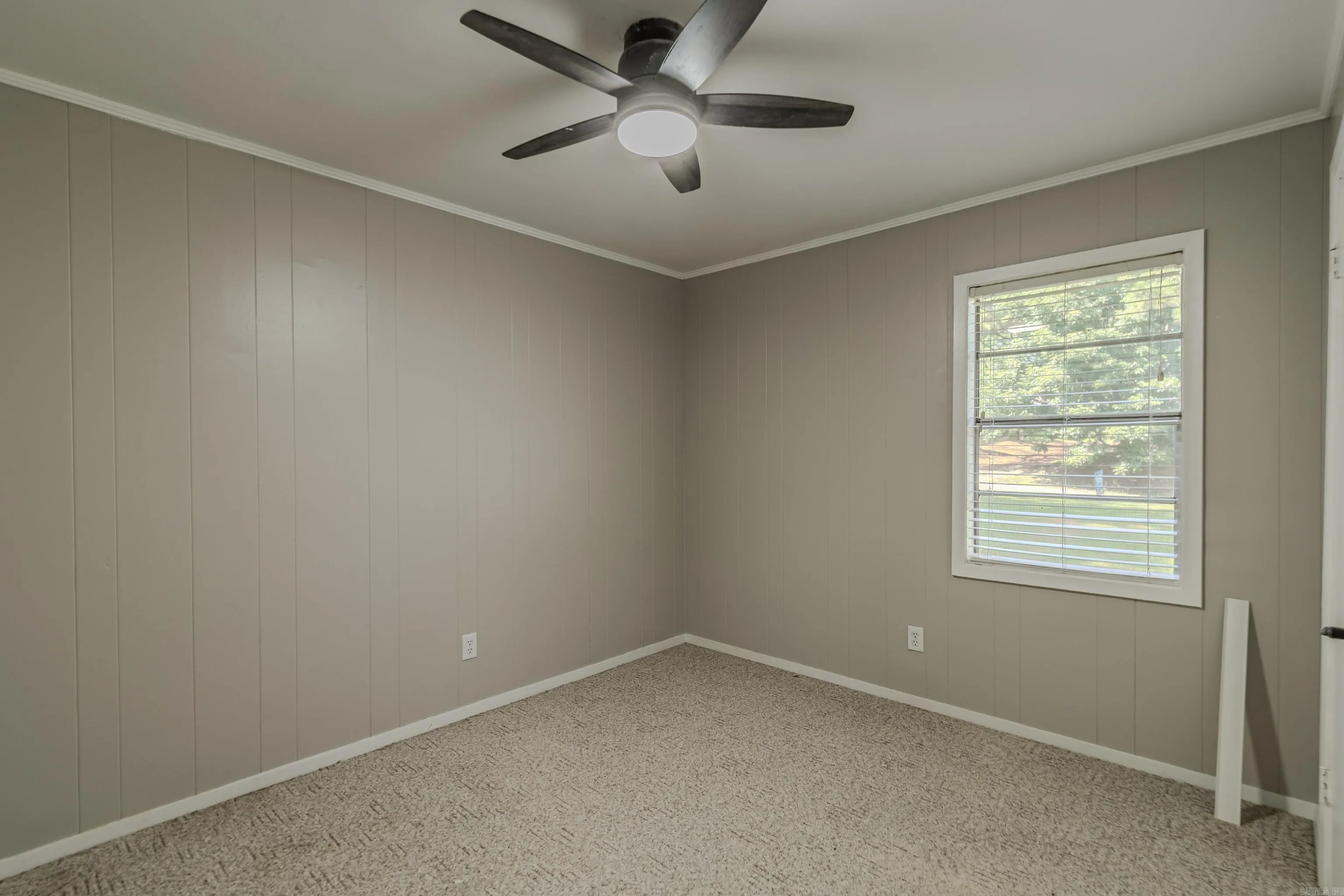 Property at 714  Thorne - Image 14