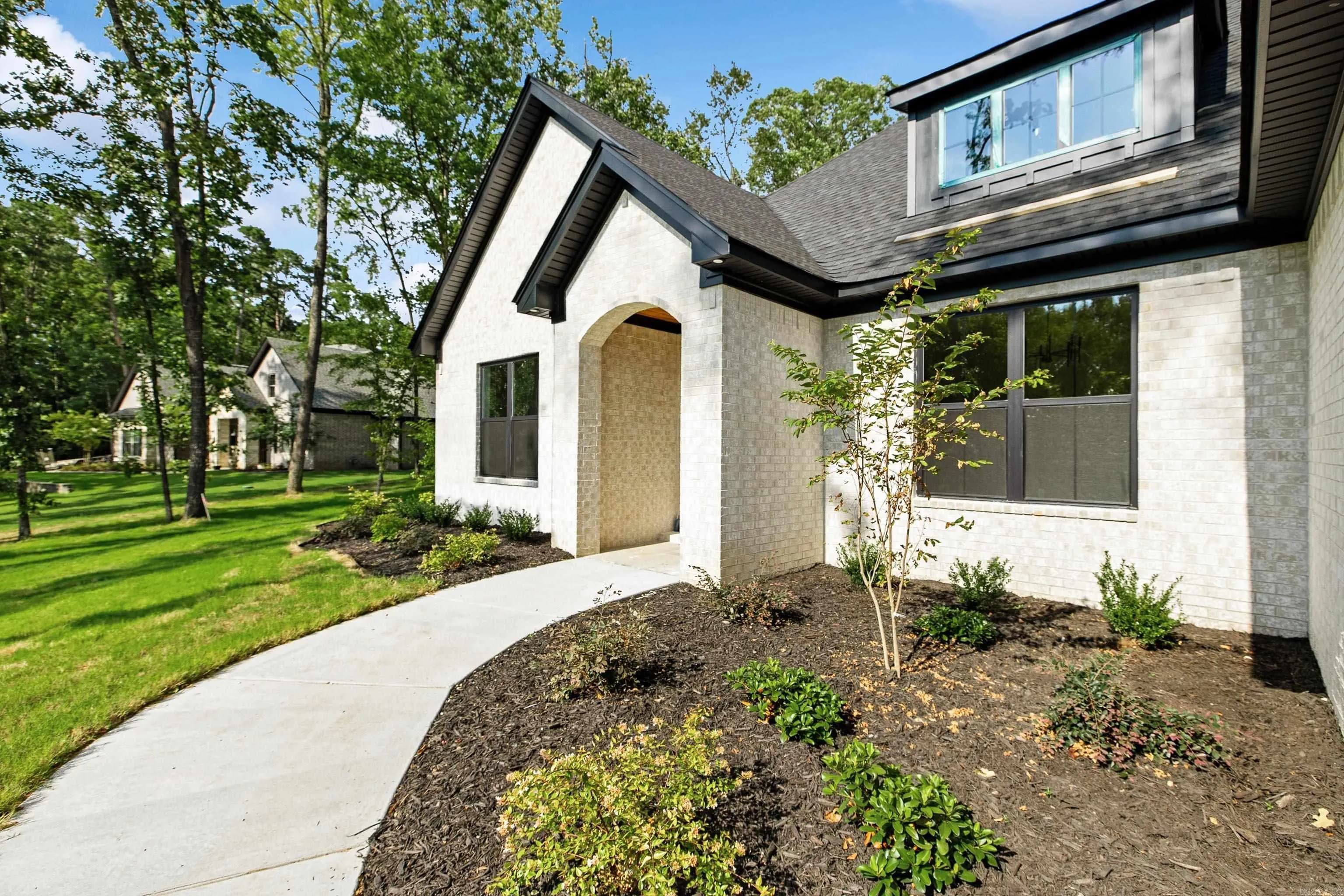 Property at 208  Clearview - Image 5