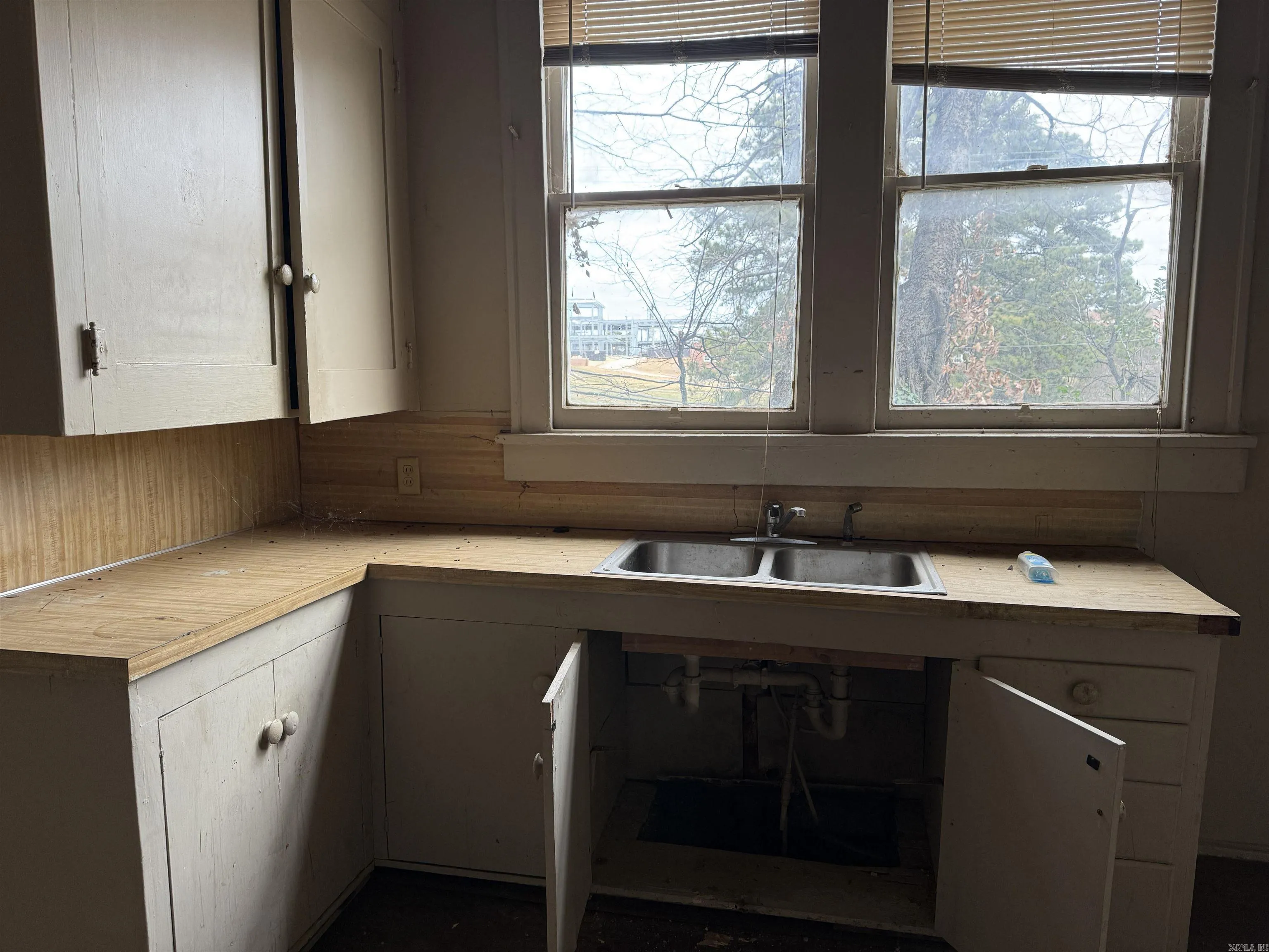Property at 100  Dennison - Image 6