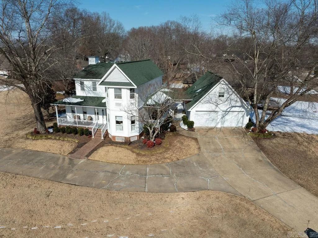 Property at 608  River oaks - Image 2