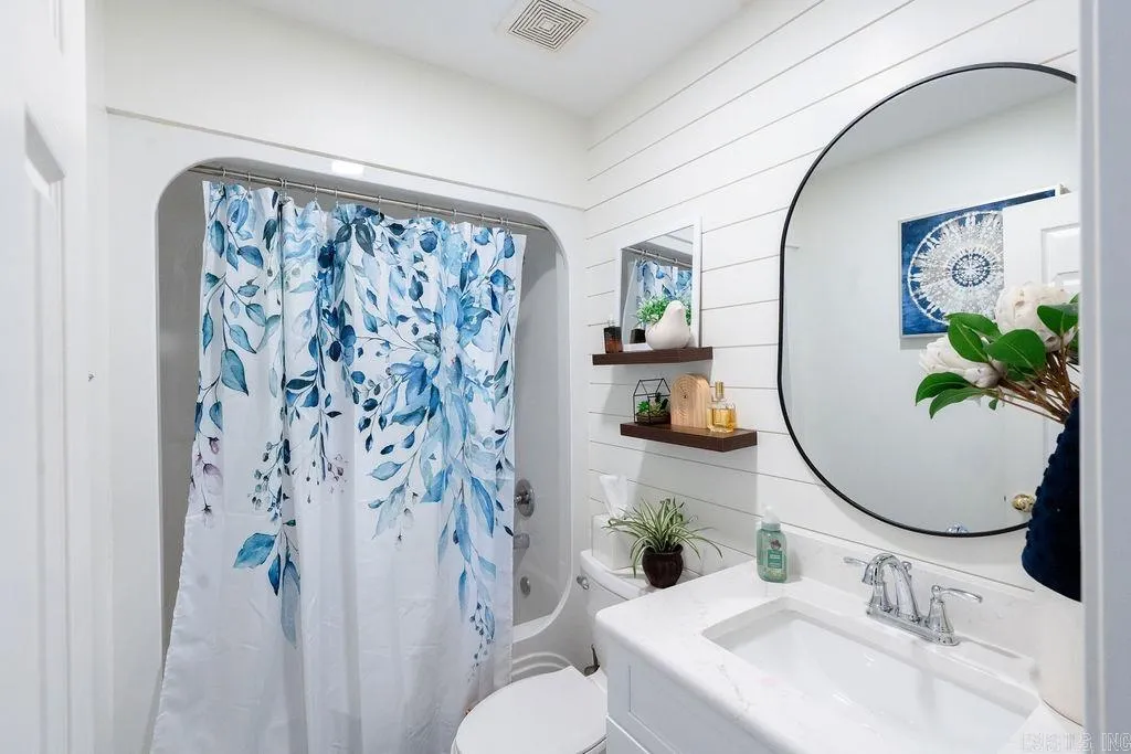 Property at 608  River oaks - Image 35