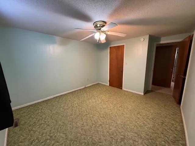 Property at 403 N Pavilion lane - Image 14