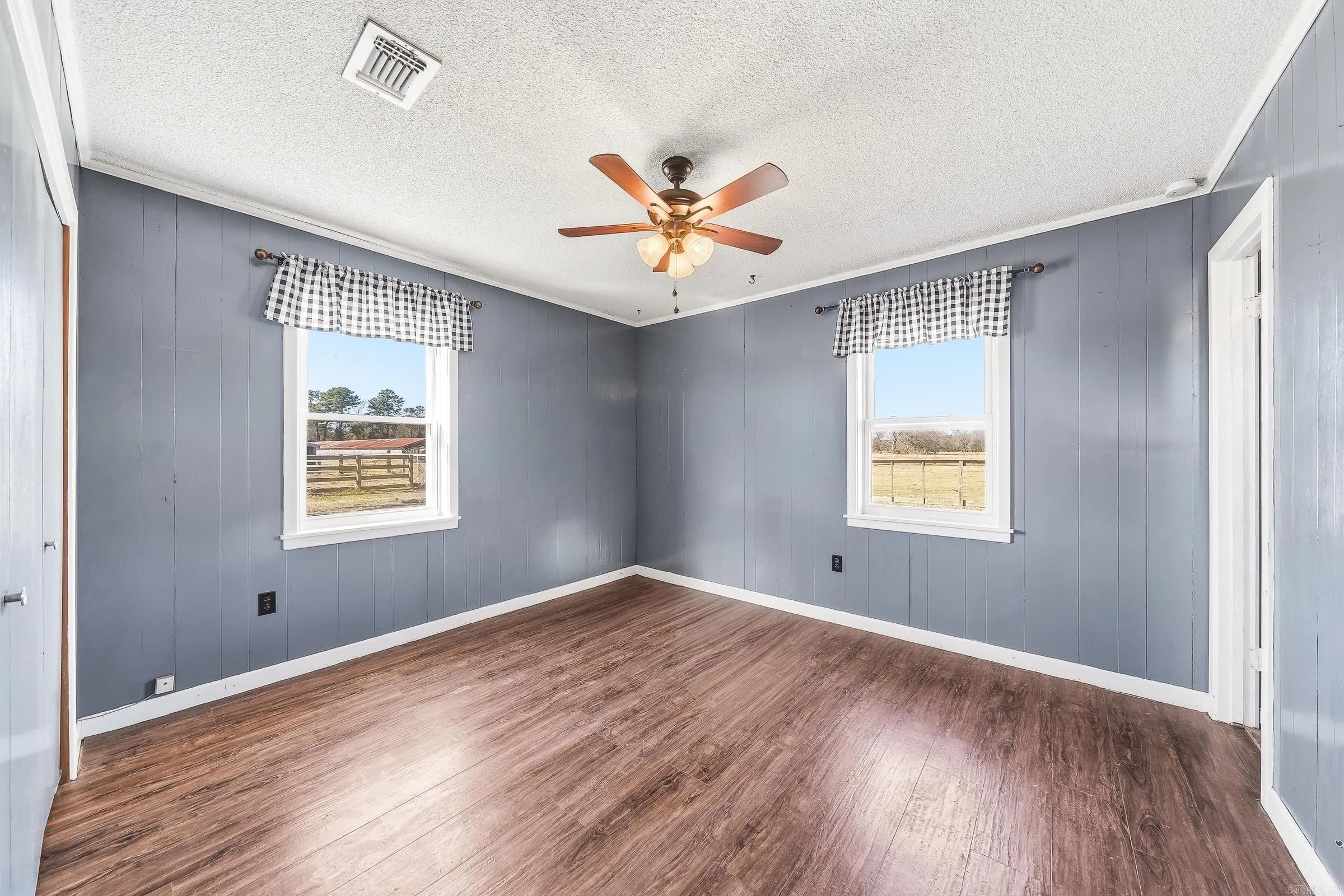 Property at 1335  Chapel hill - Image 12