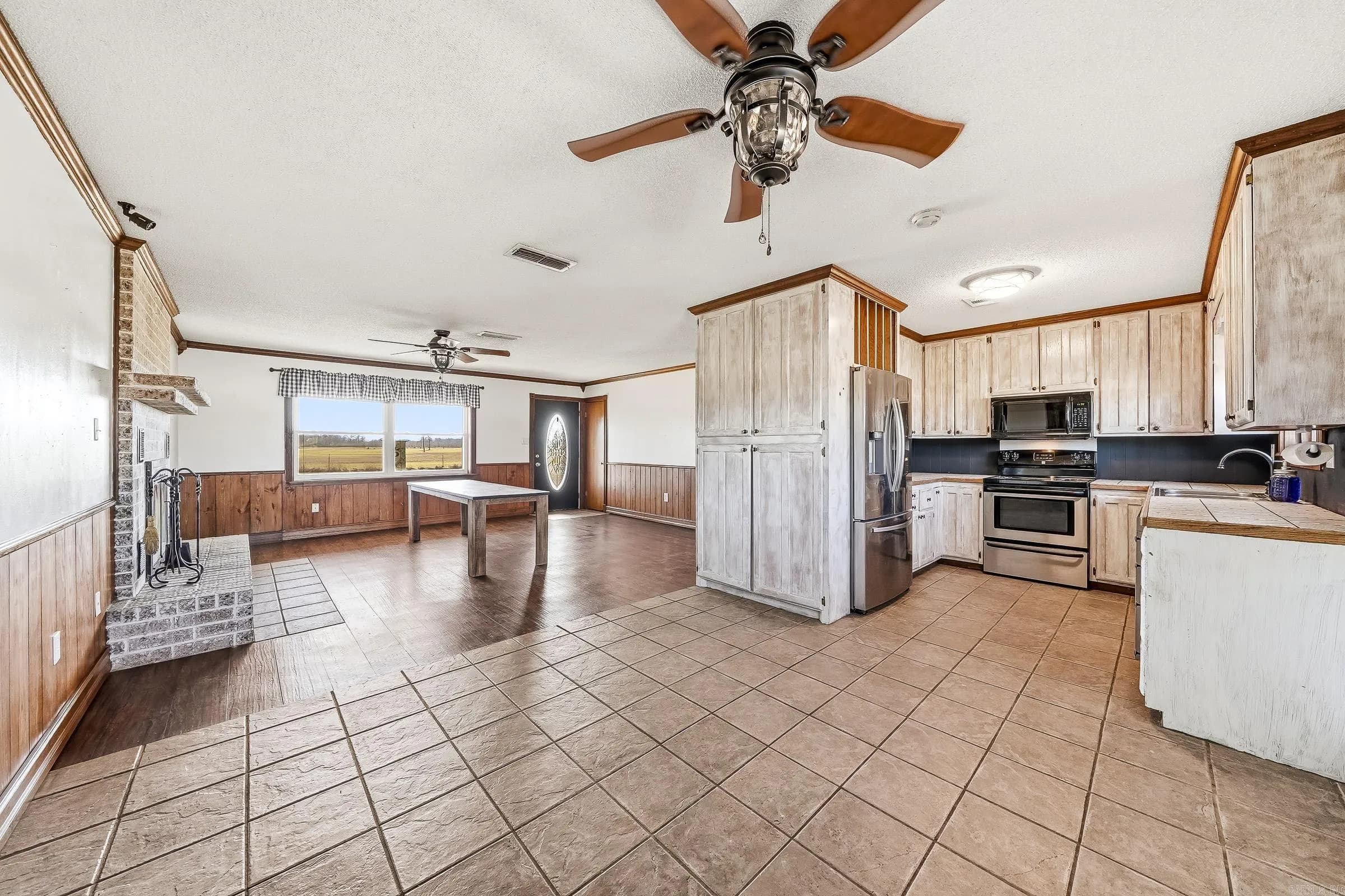 Property at 1335  Chapel hill - Image 4