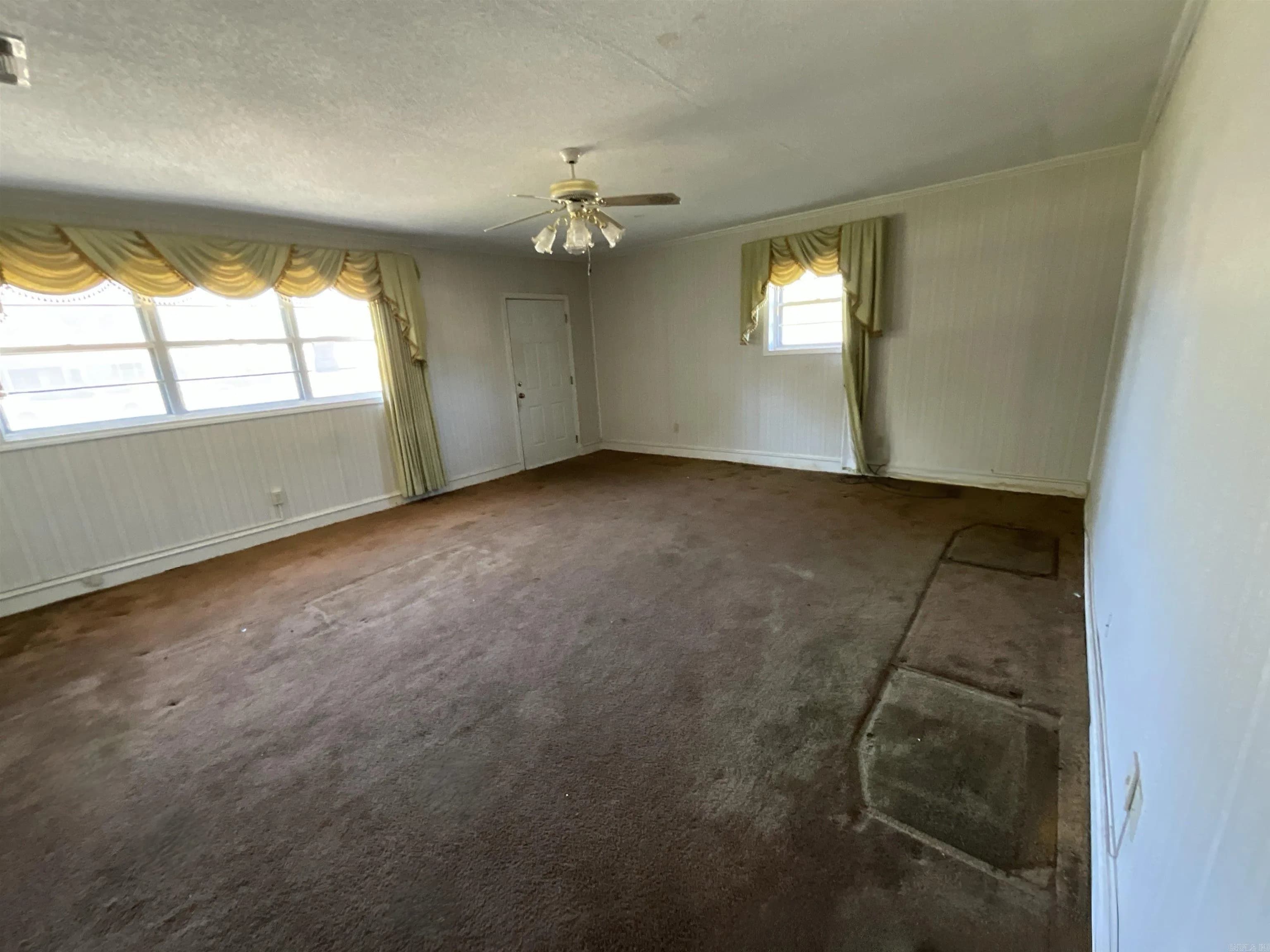 Property at 1605 S Robison - Image 5