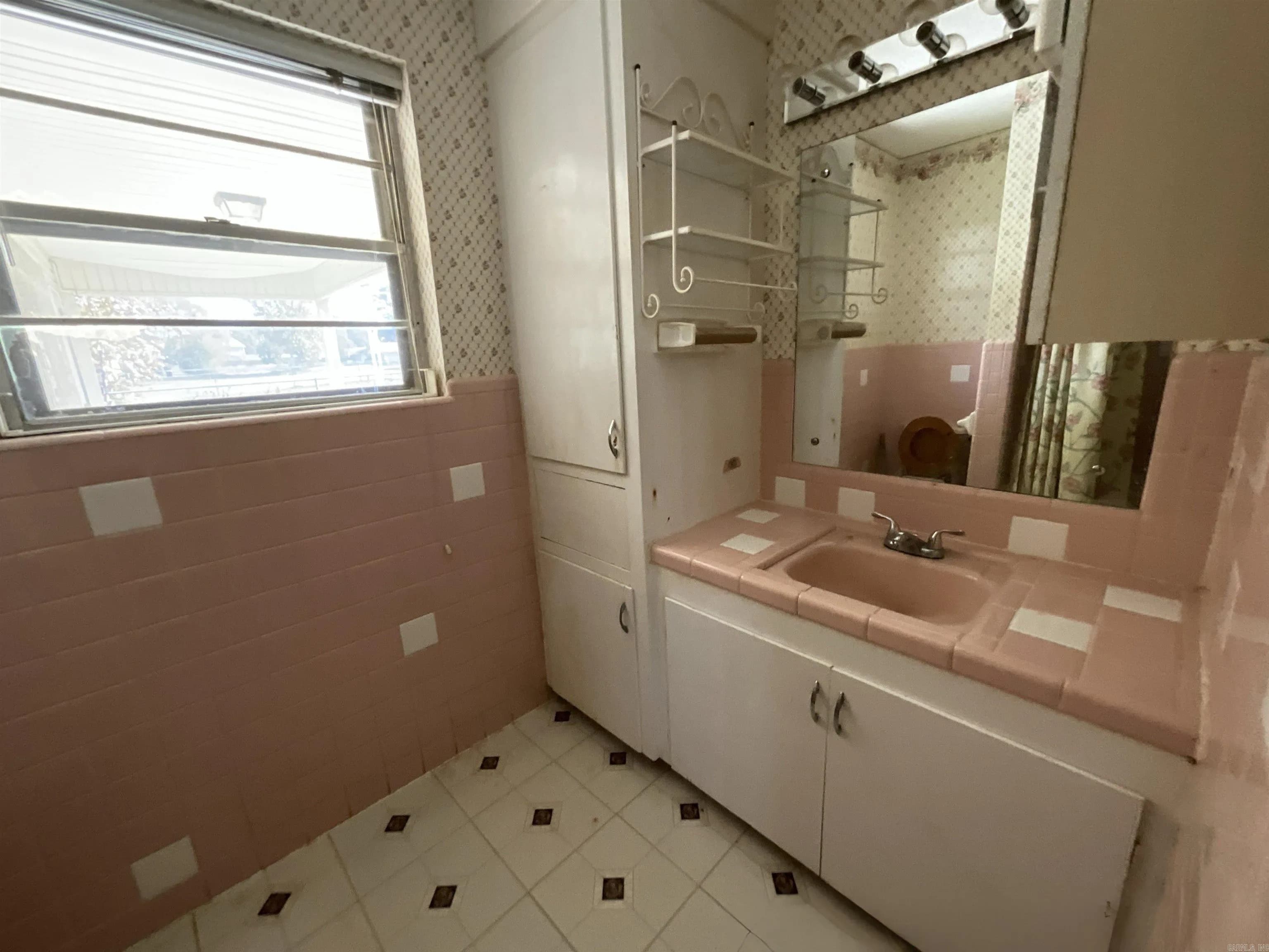 Property at 1605 S Robison - Image 18