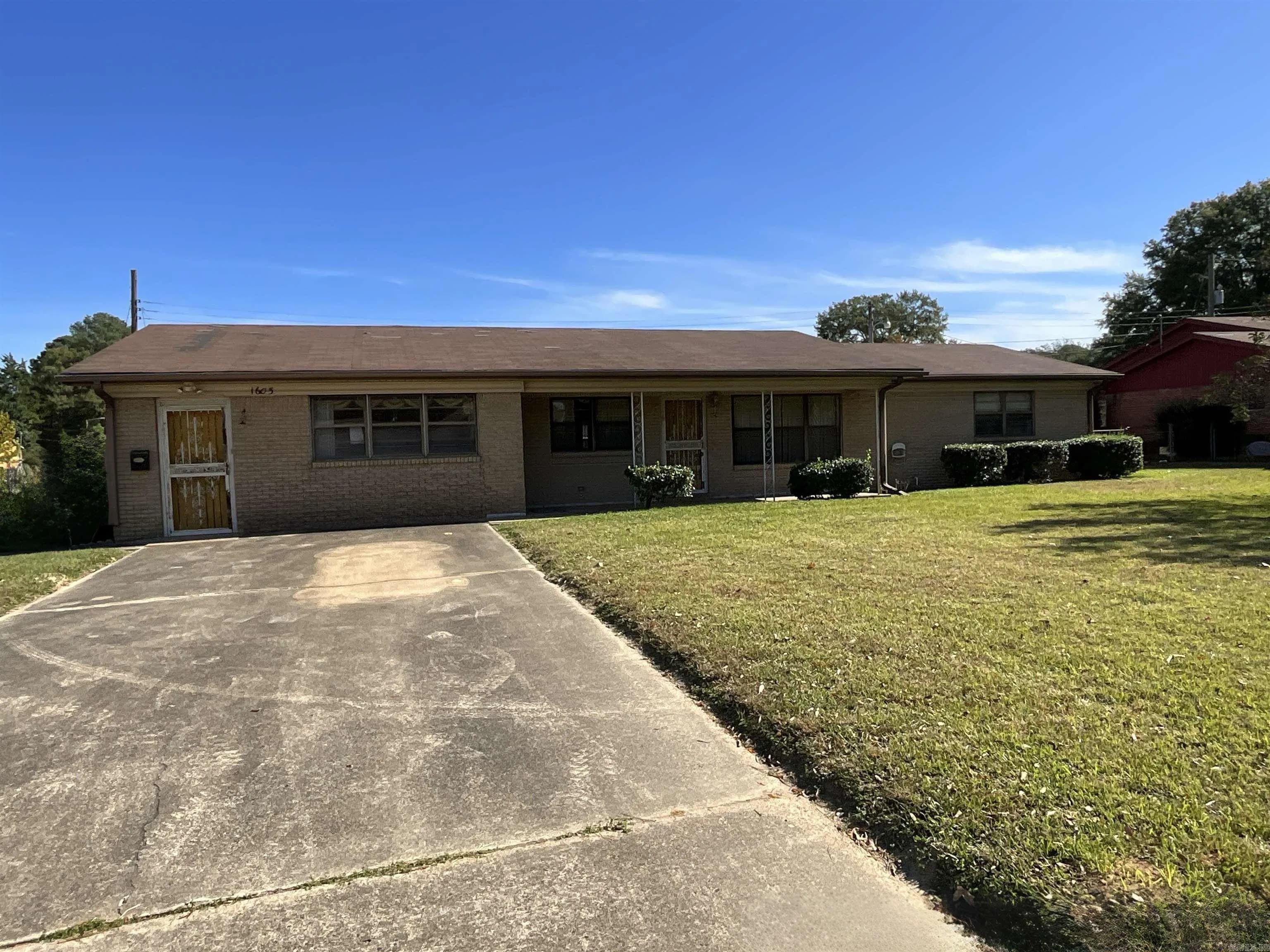 Property at 1605 S Robison - Image 1