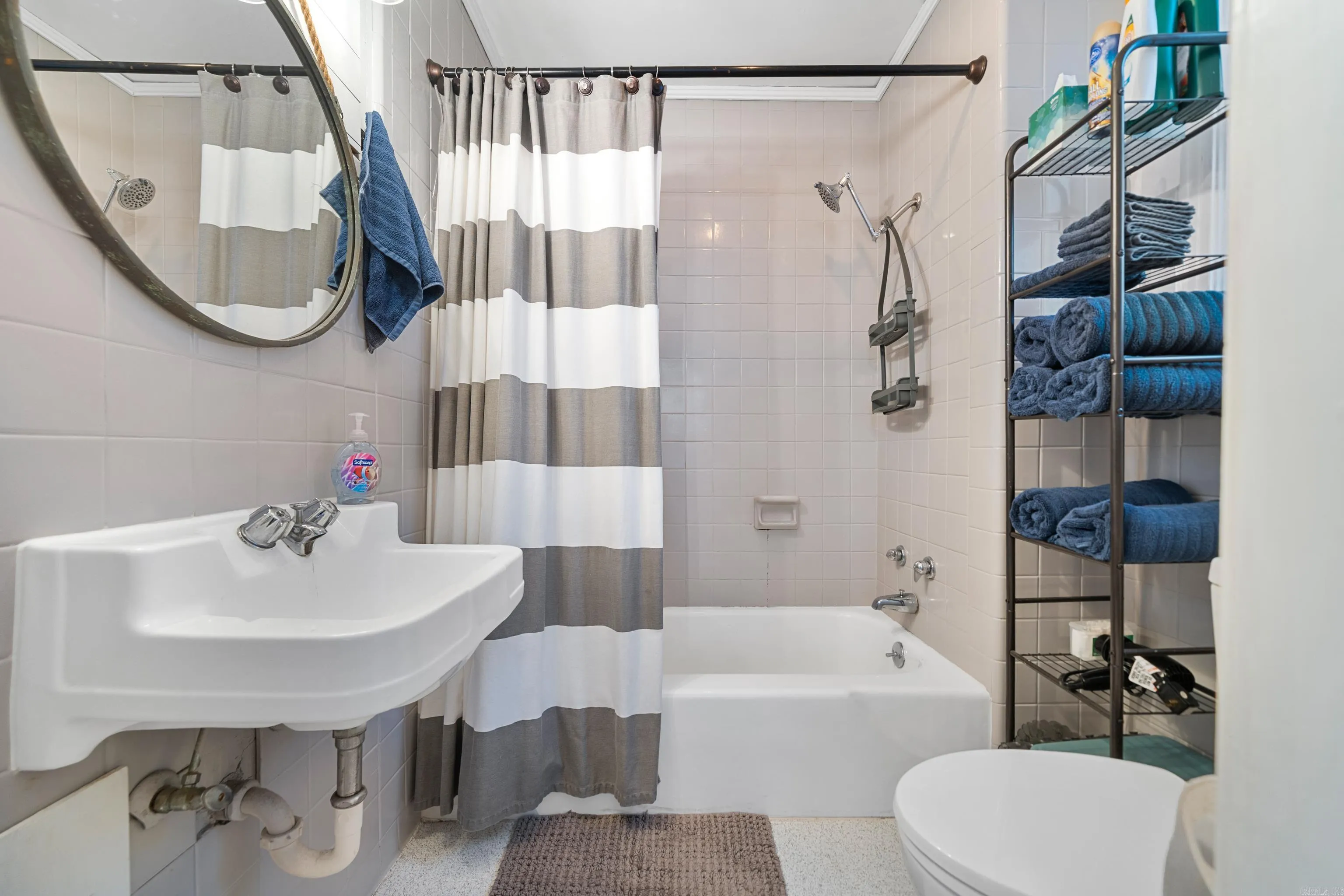 Property at 210  Aberina, J1 - Image 22