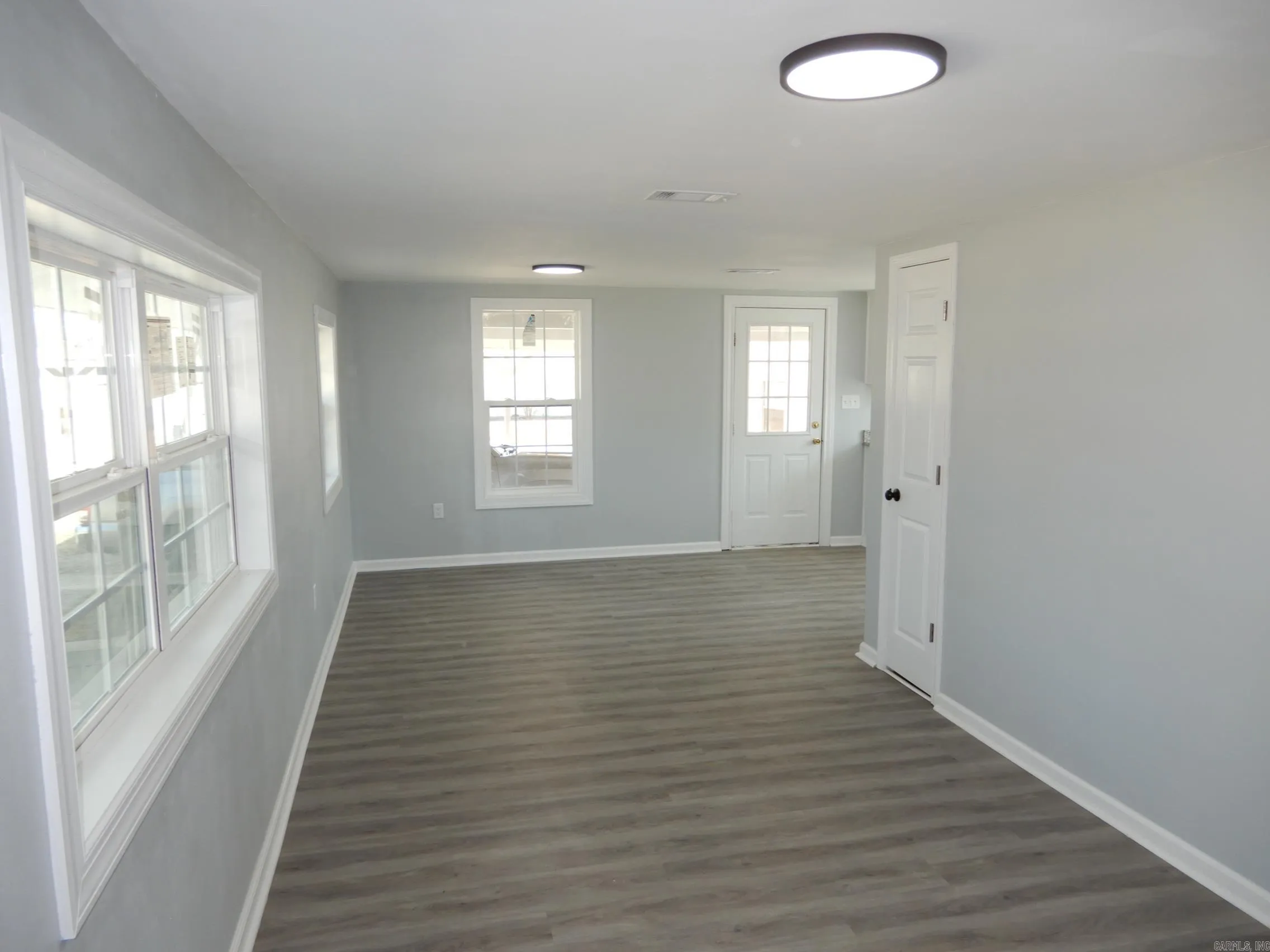 Property at 107 N Wilks - Image 8