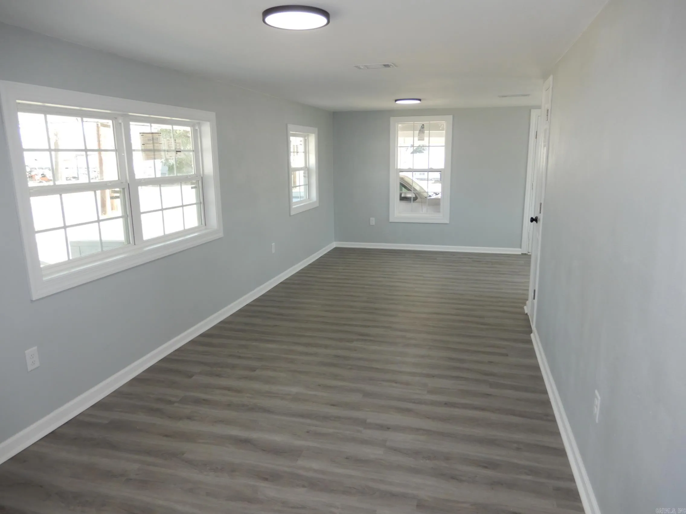 Property at 107 N Wilks - Image 7