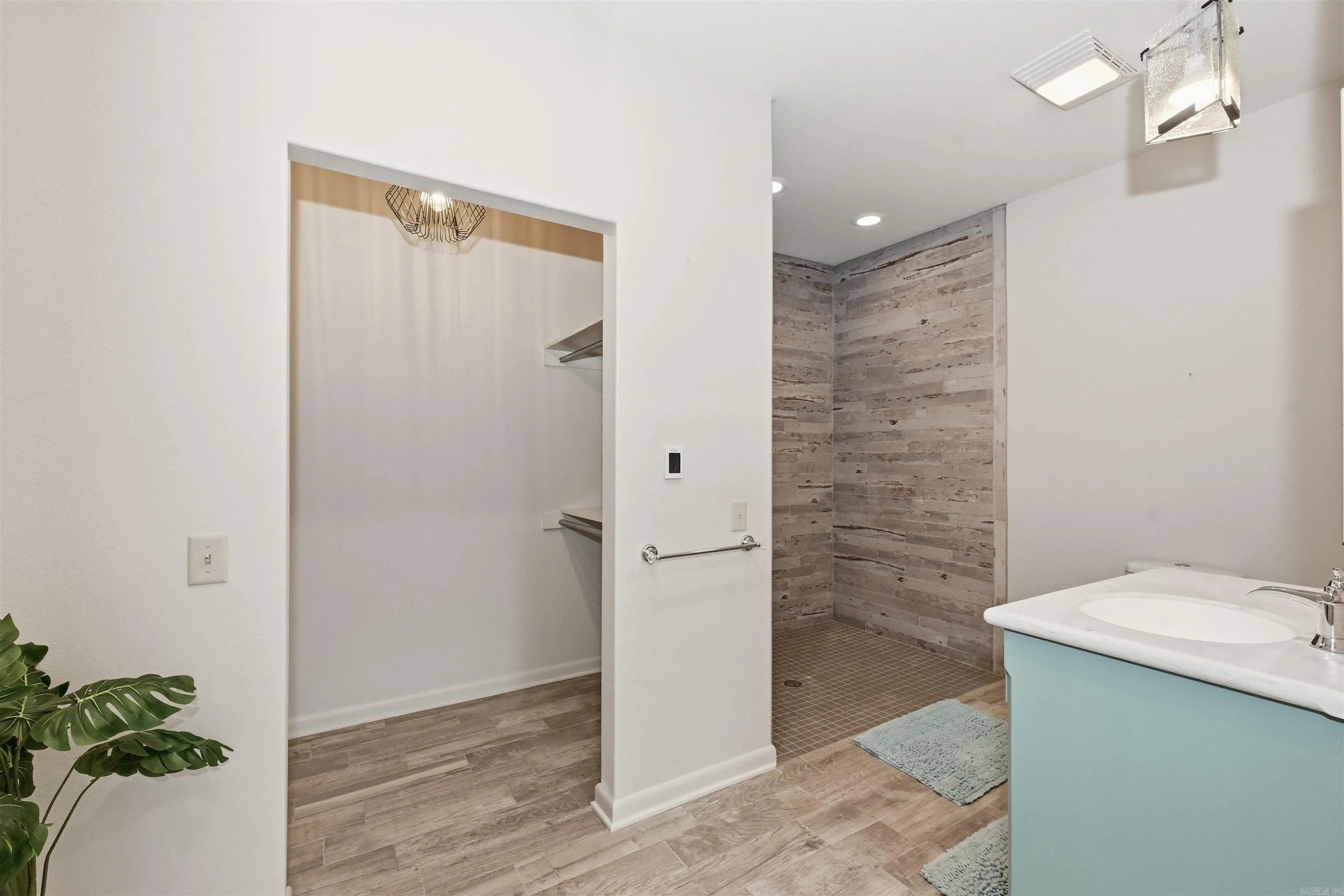 Property at 343  Boulder - Image 35