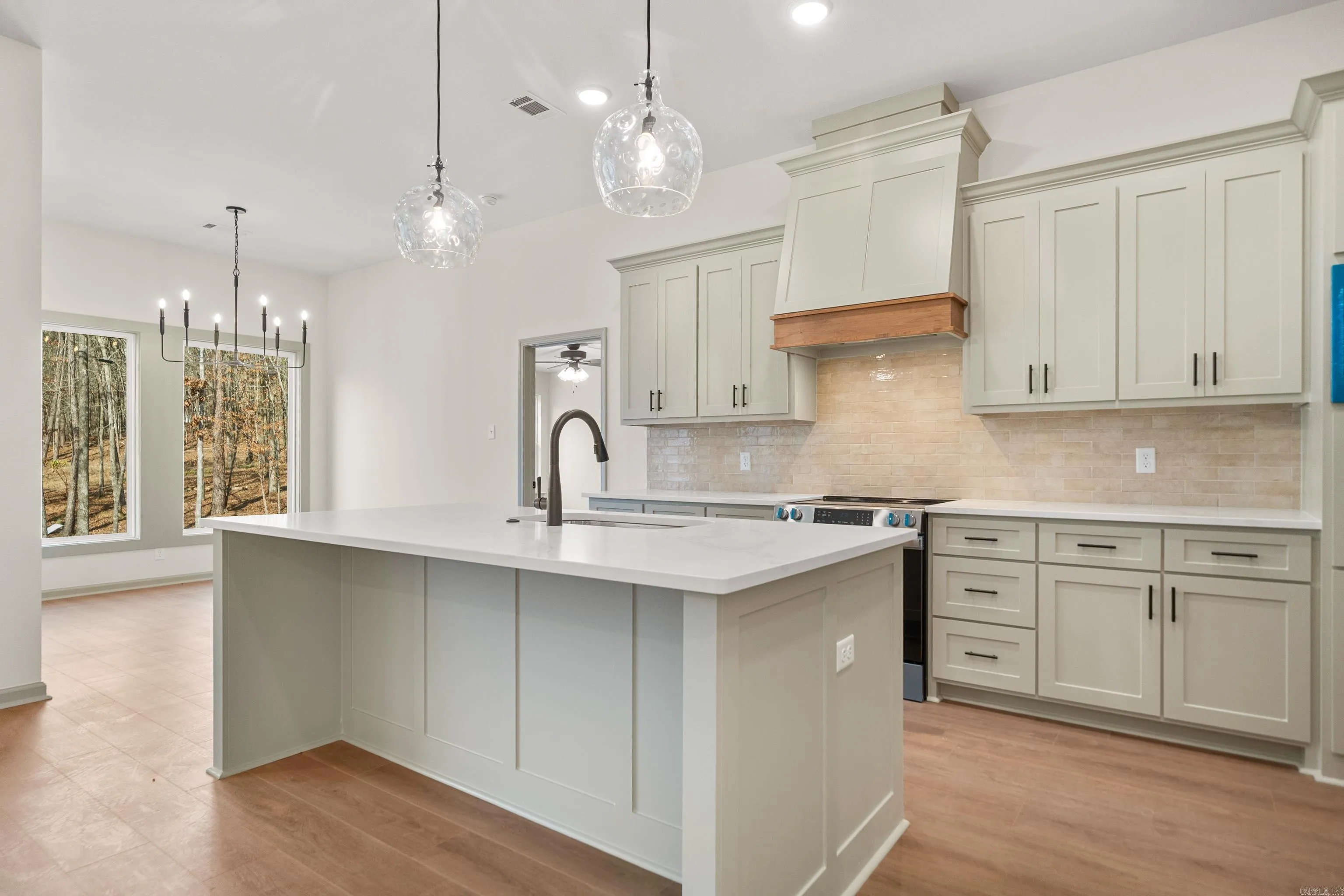 Property at 347  Diamondhead - Image 10