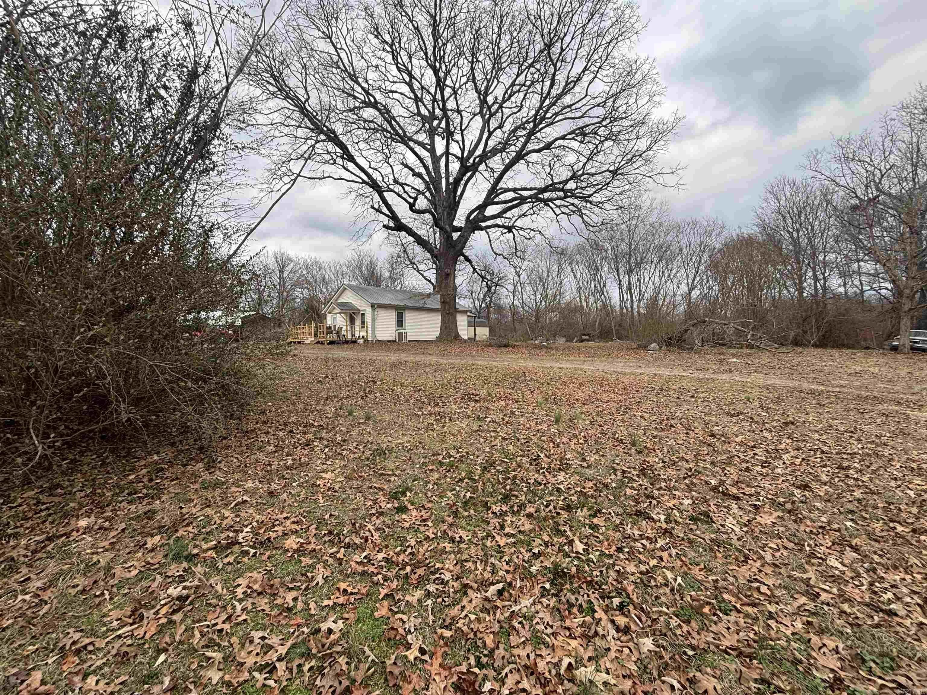 Property at 1108 N Hickory - Image 20