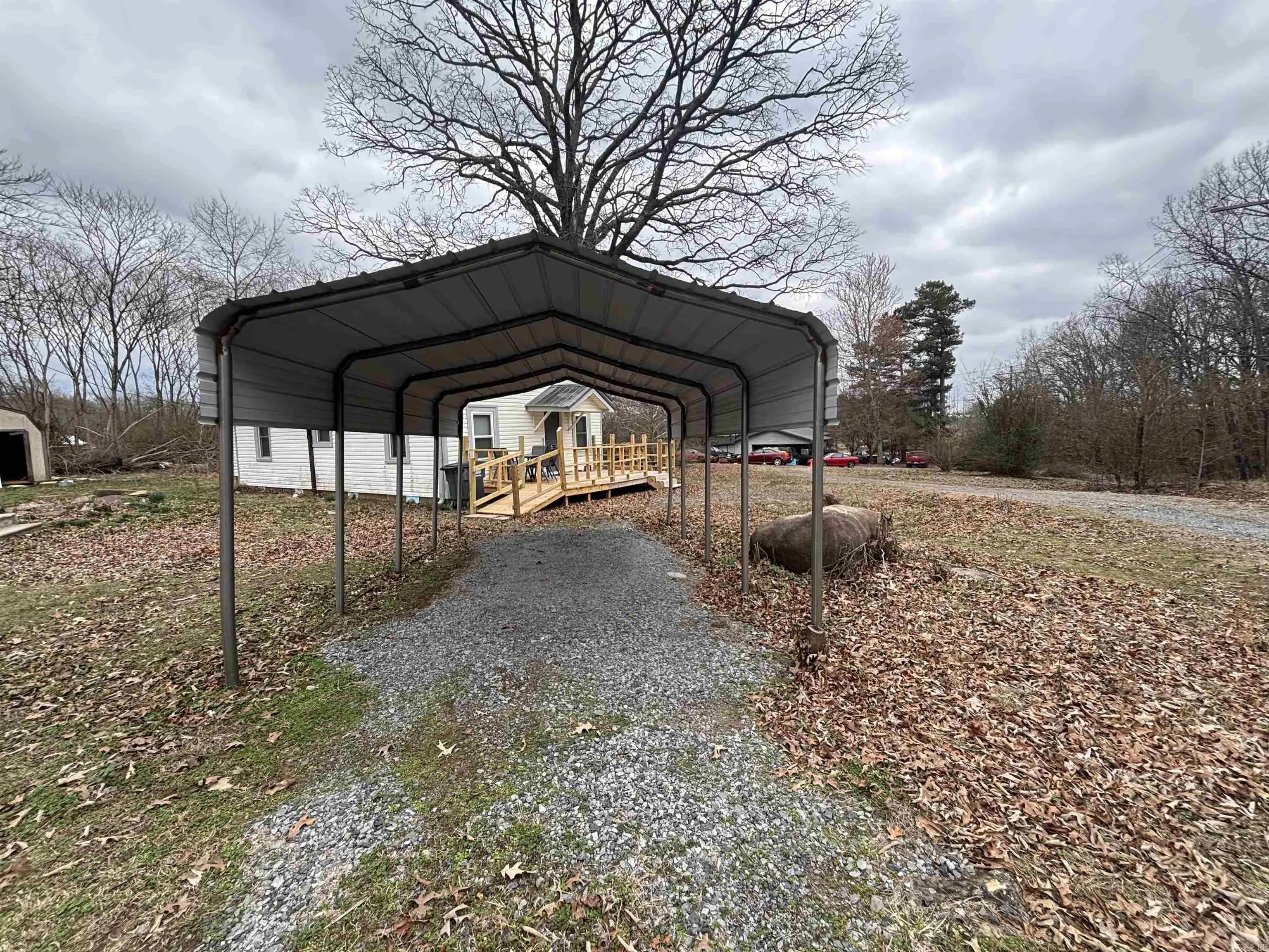 Property at 1108 N Hickory - Image 6
