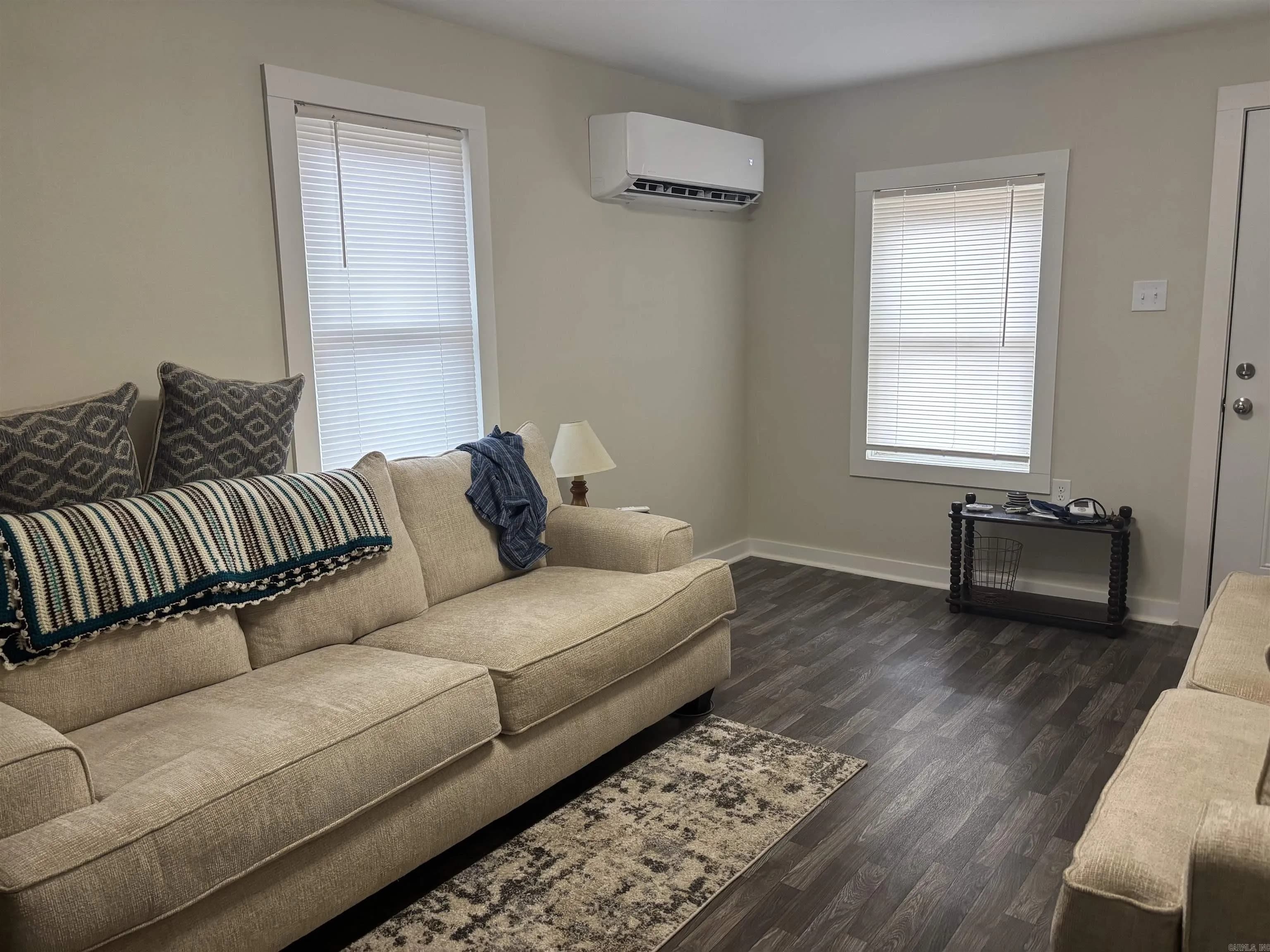 Property at 1108 N Hickory - Image 18