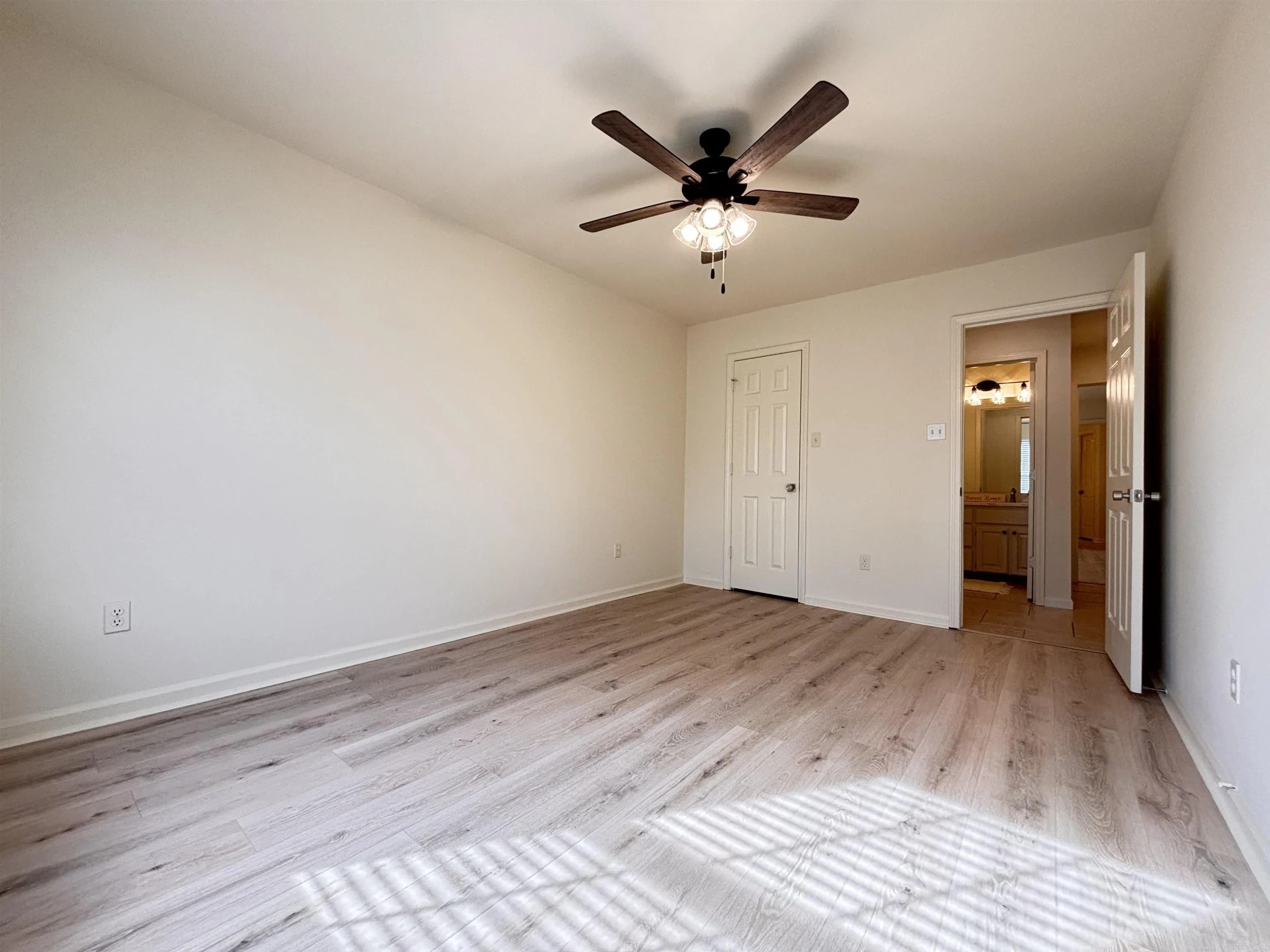 Property at 1004  Norwich - Image 22