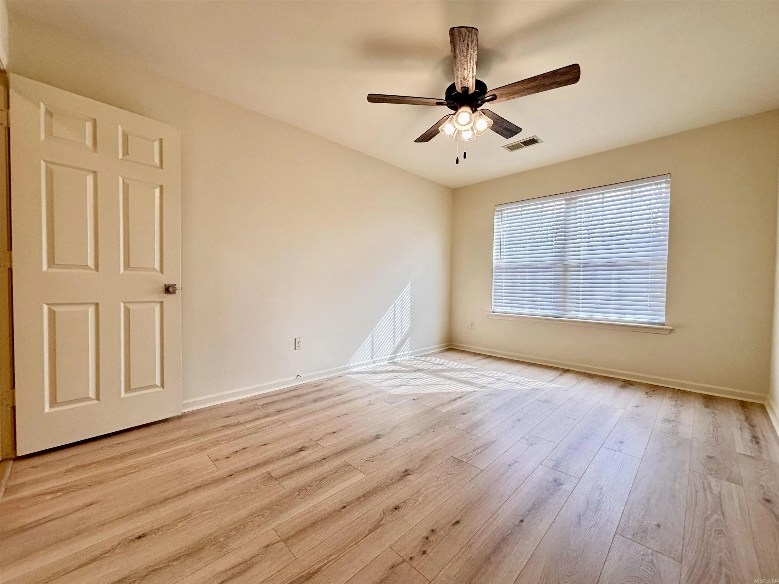 Property at 1004  Norwich - Image 21