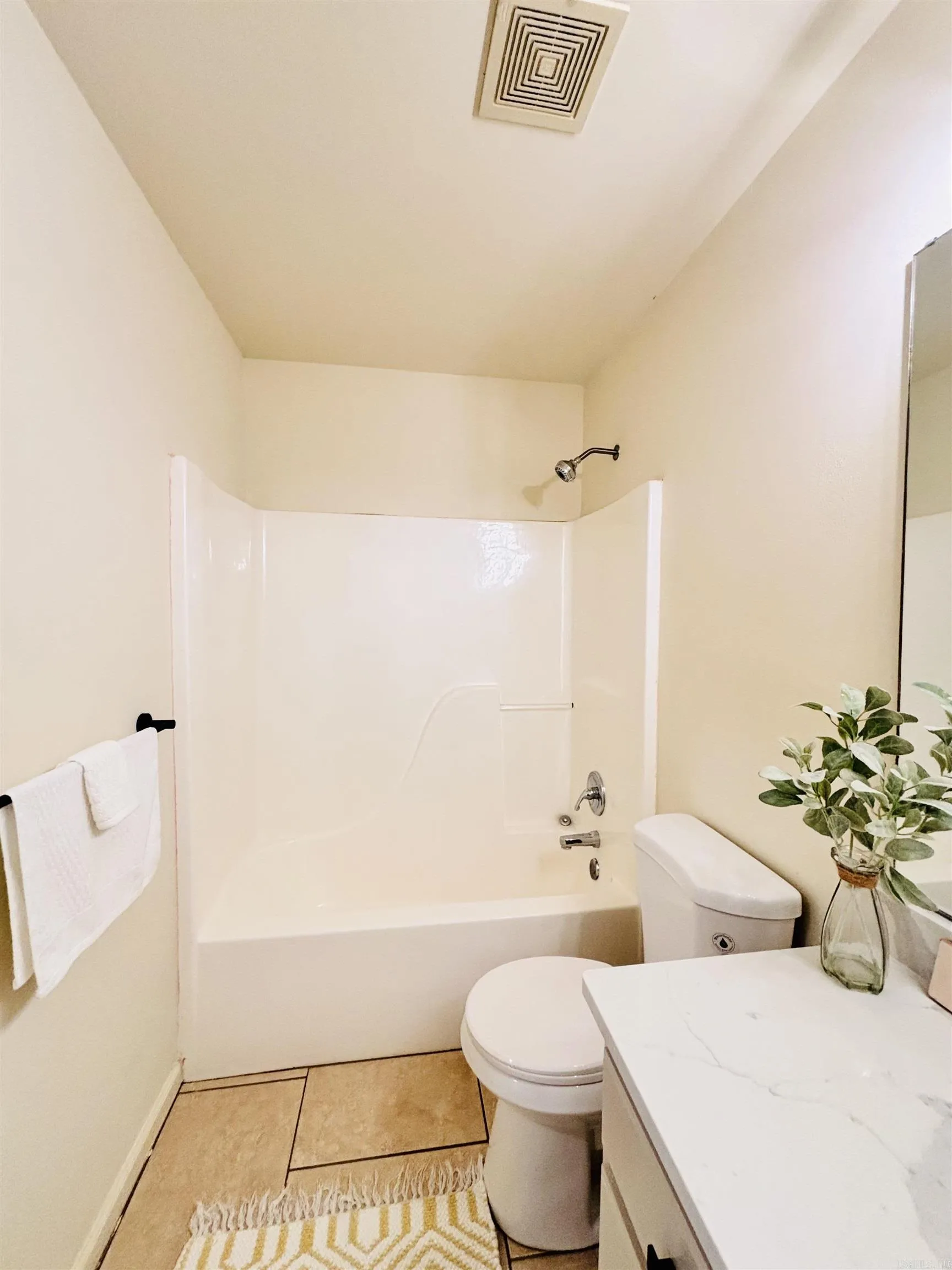 Property at 1004  Norwich - Image 27