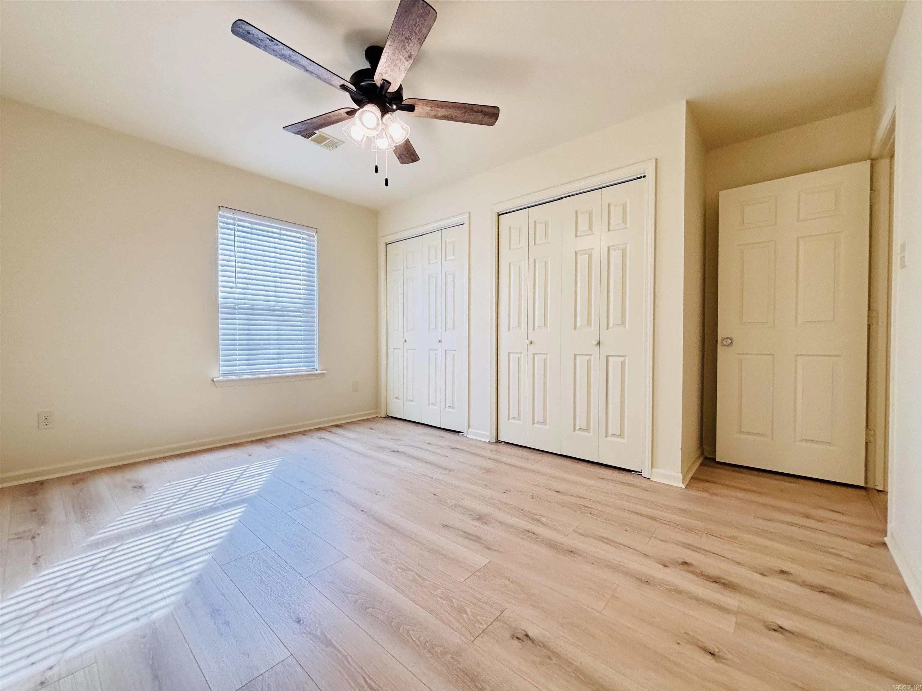 Property at 1004  Norwich - Image 23