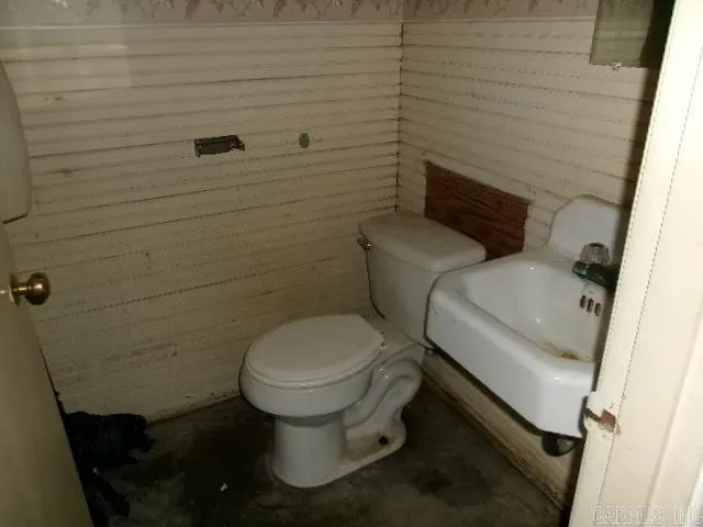 Property at 402 W Martin - Image 13