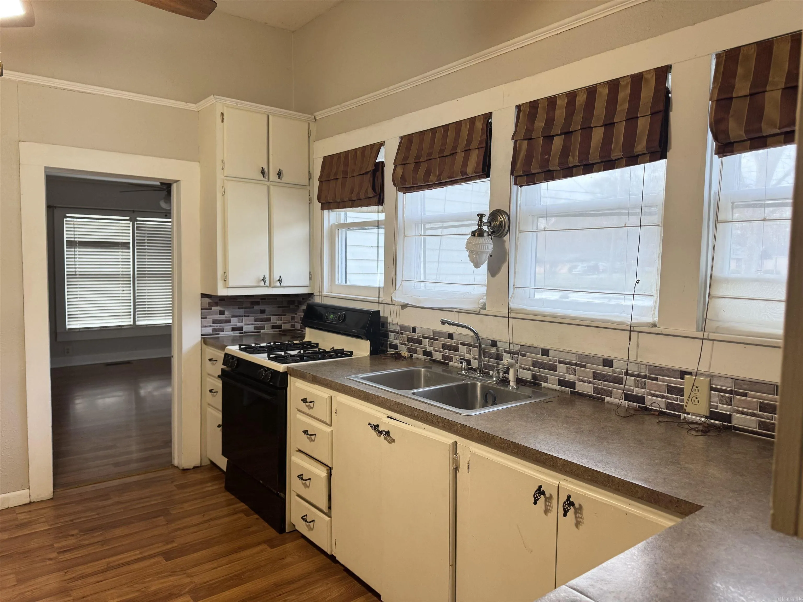 Property at 412 W Pike - Image 13
