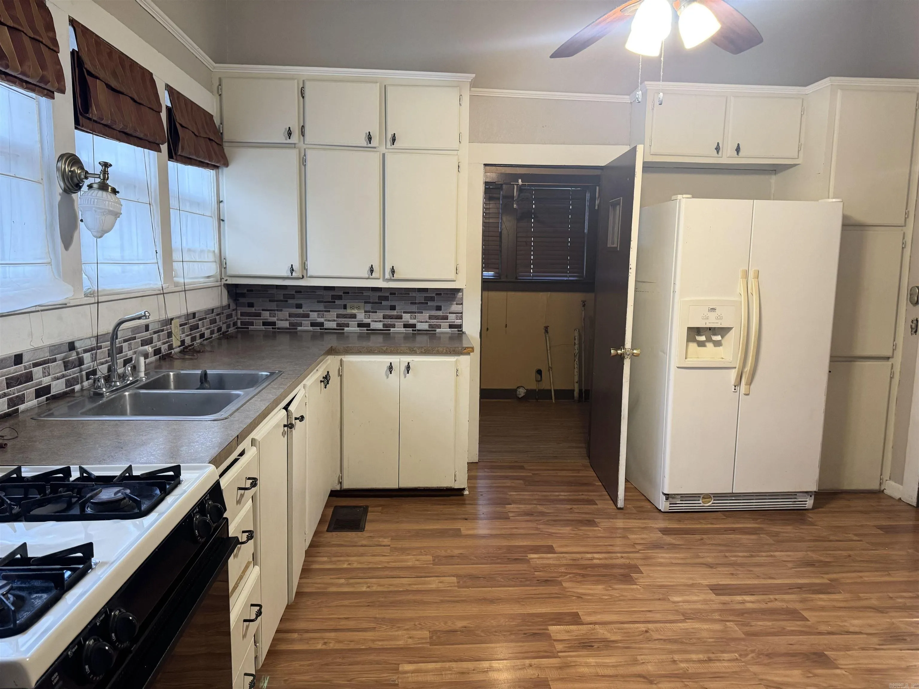 Property at 412 W Pike - Image 14