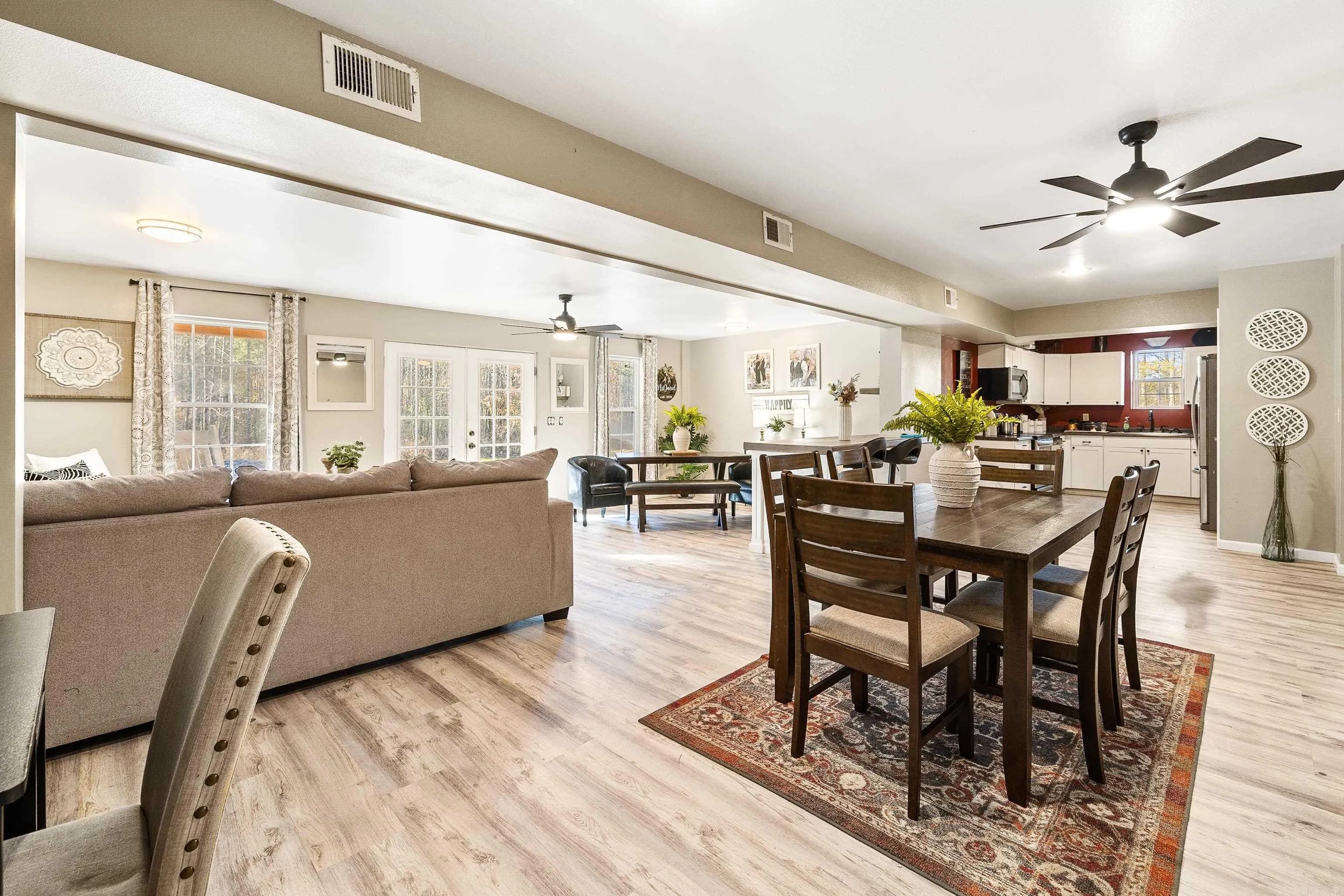 Property at 401  Aden - Image 13
