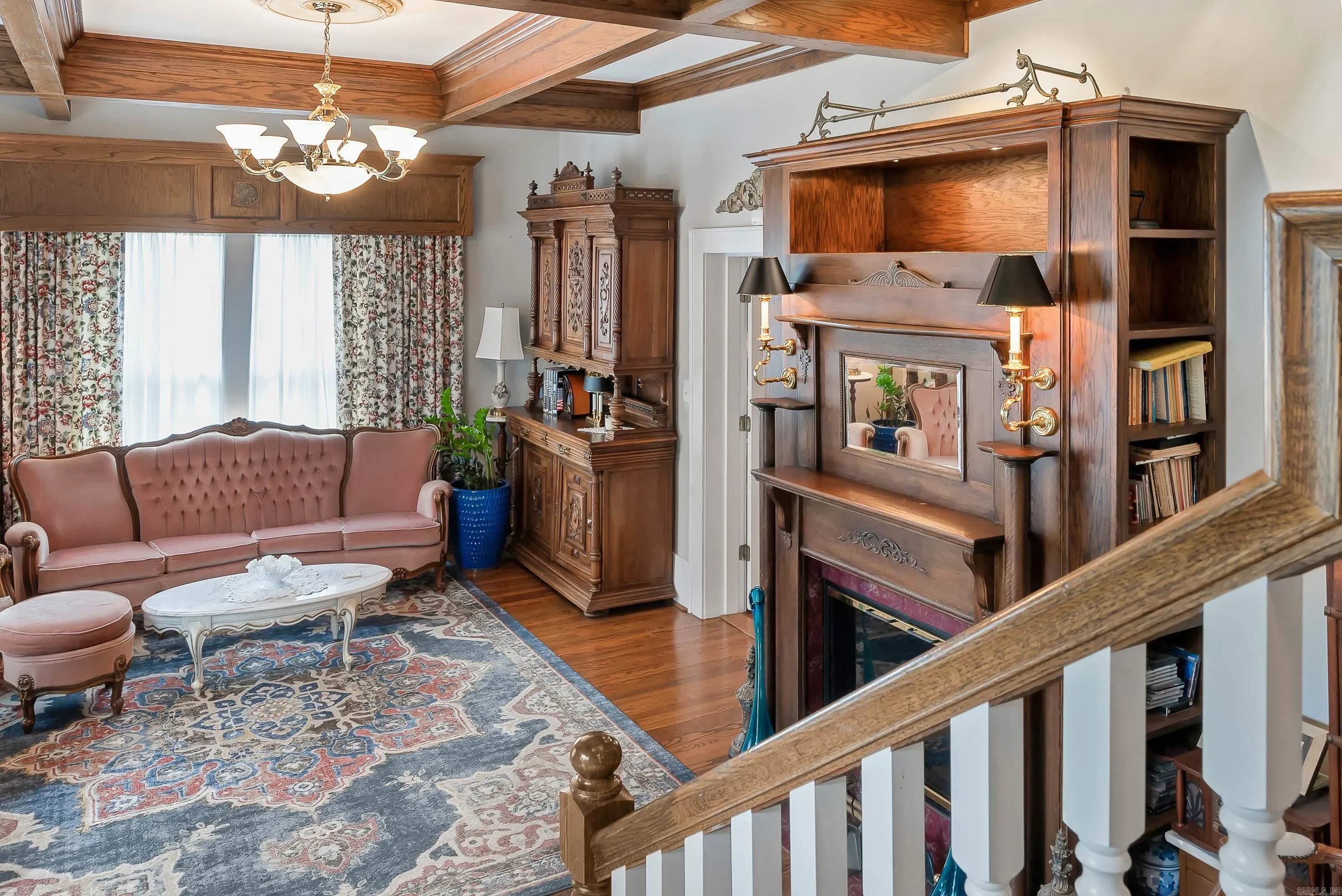 Property at 611 W Court - Image 8