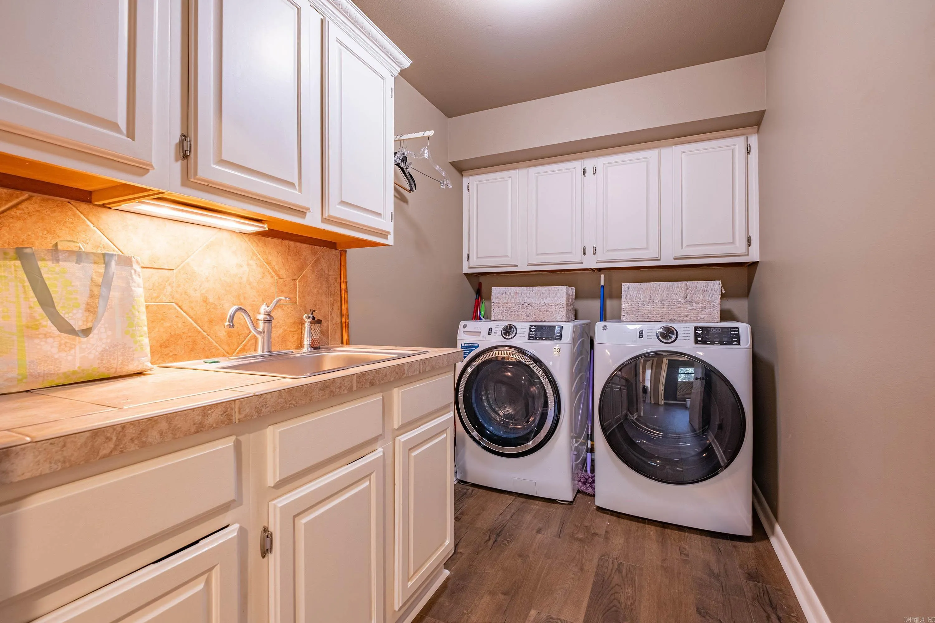 Property at 714  Loyola - Image 21
