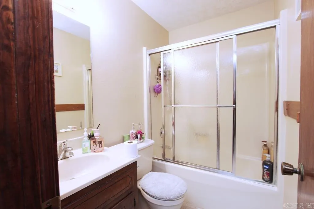 Property at Oliver-Bradley  (3 duplexes)  6A-6B Bradley Ci - Image 33