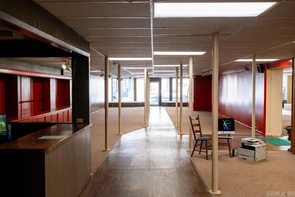 Property at 207 W Arch - Image 12