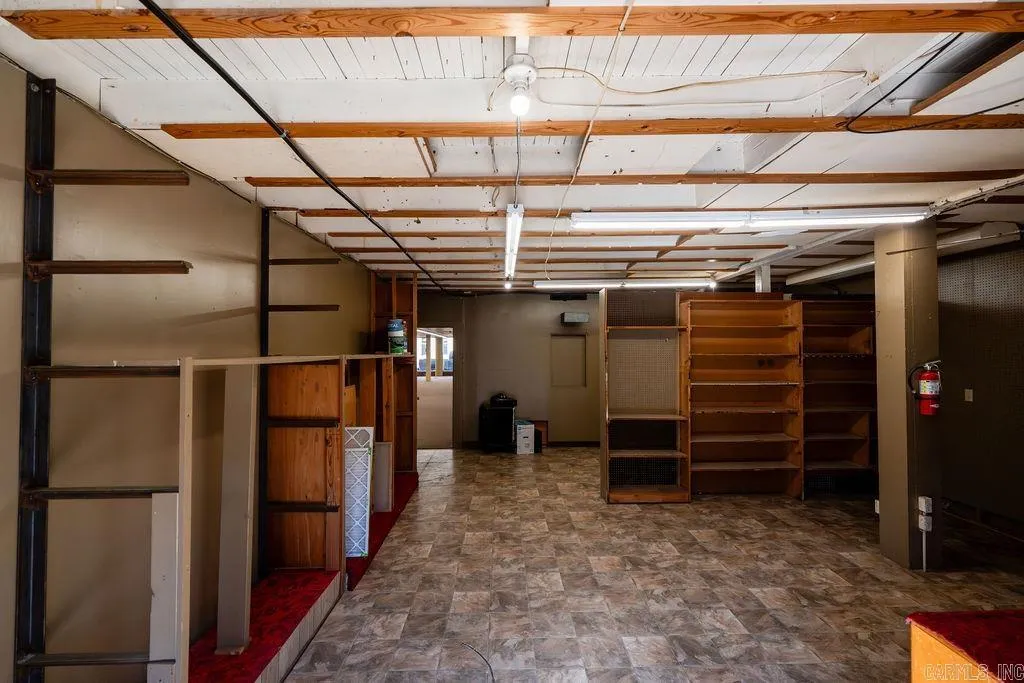 Property at 207 W Arch - Image 35