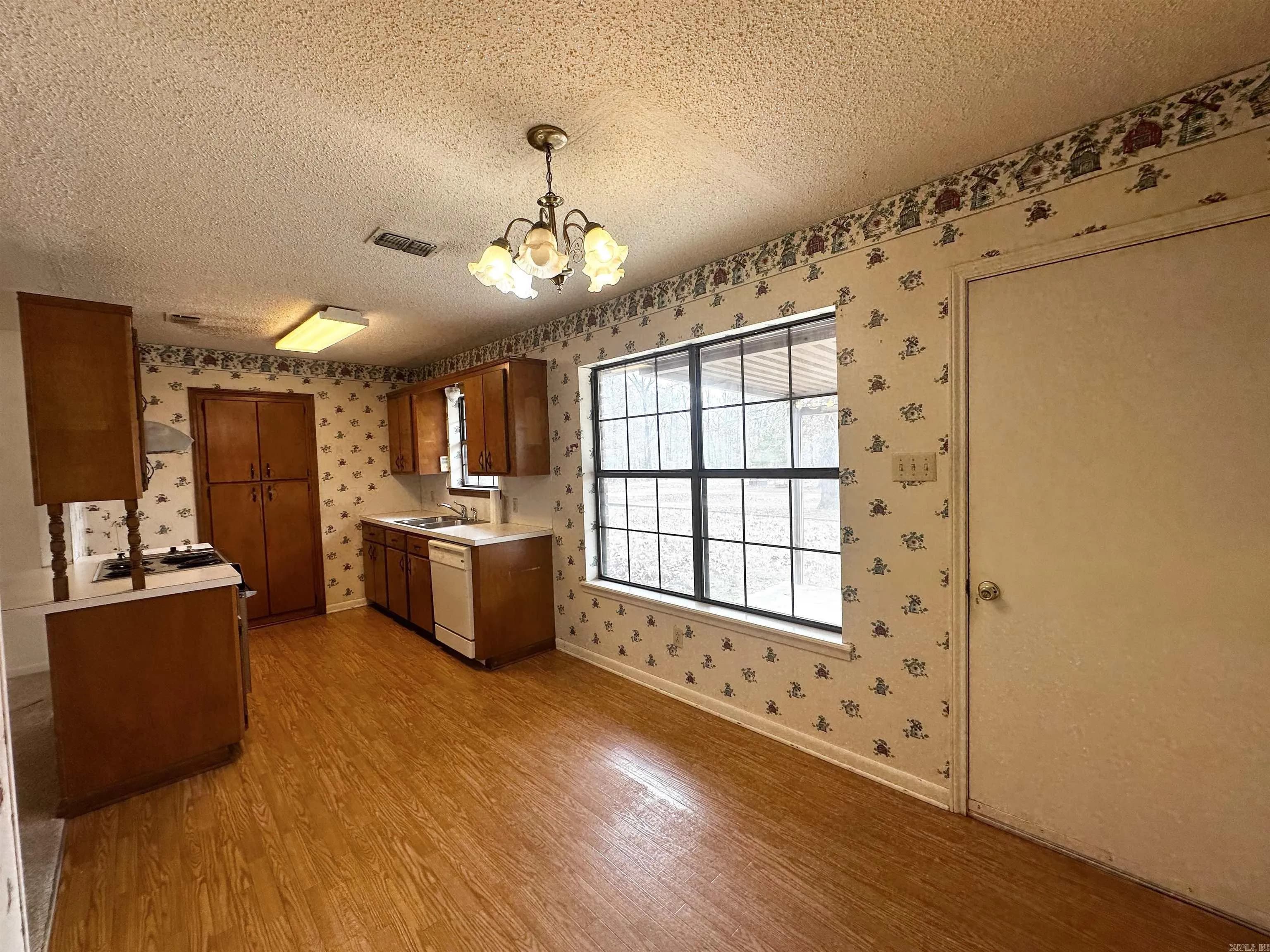 Property at 507  Oak trail - Image 6