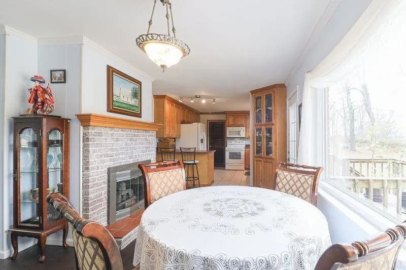 Property at 411  Lynne - Image 8