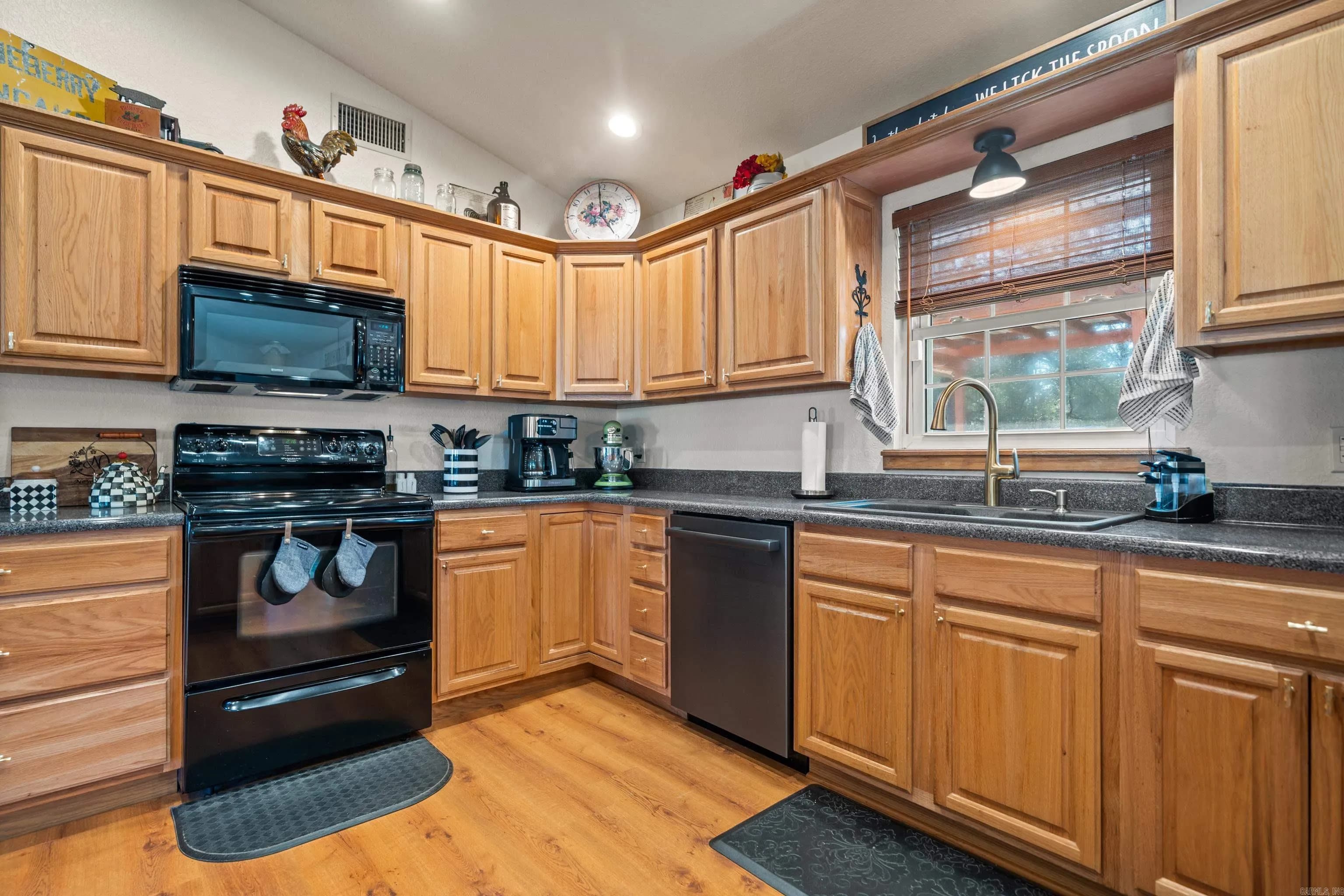 Property at 230 S Ross maddox - Image 11