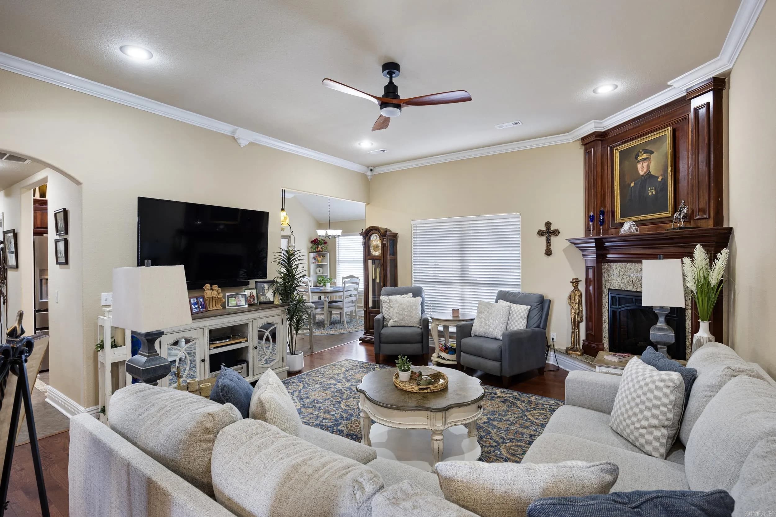 Property at 10092  Laura street - Image 8