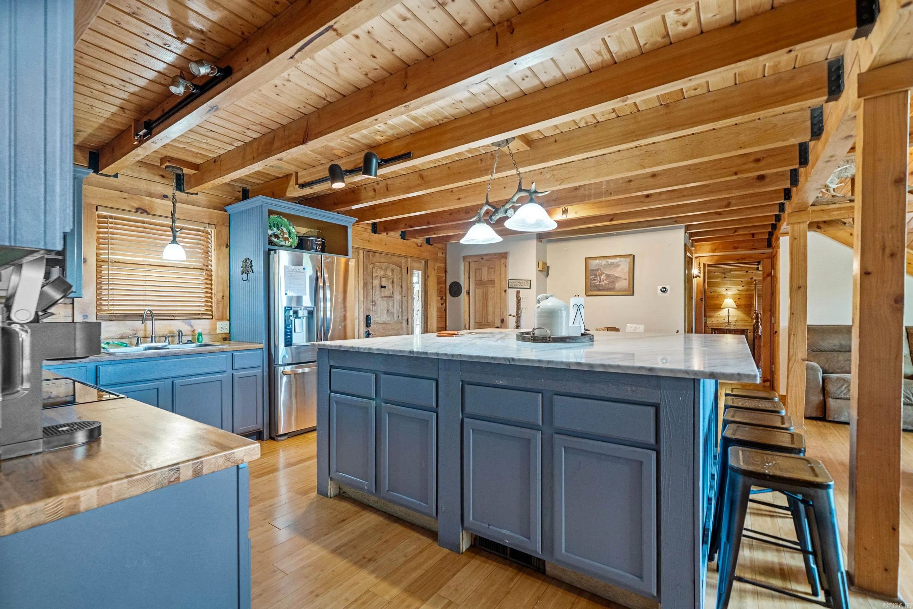 Property at 1415  Lakeshore - Image 8