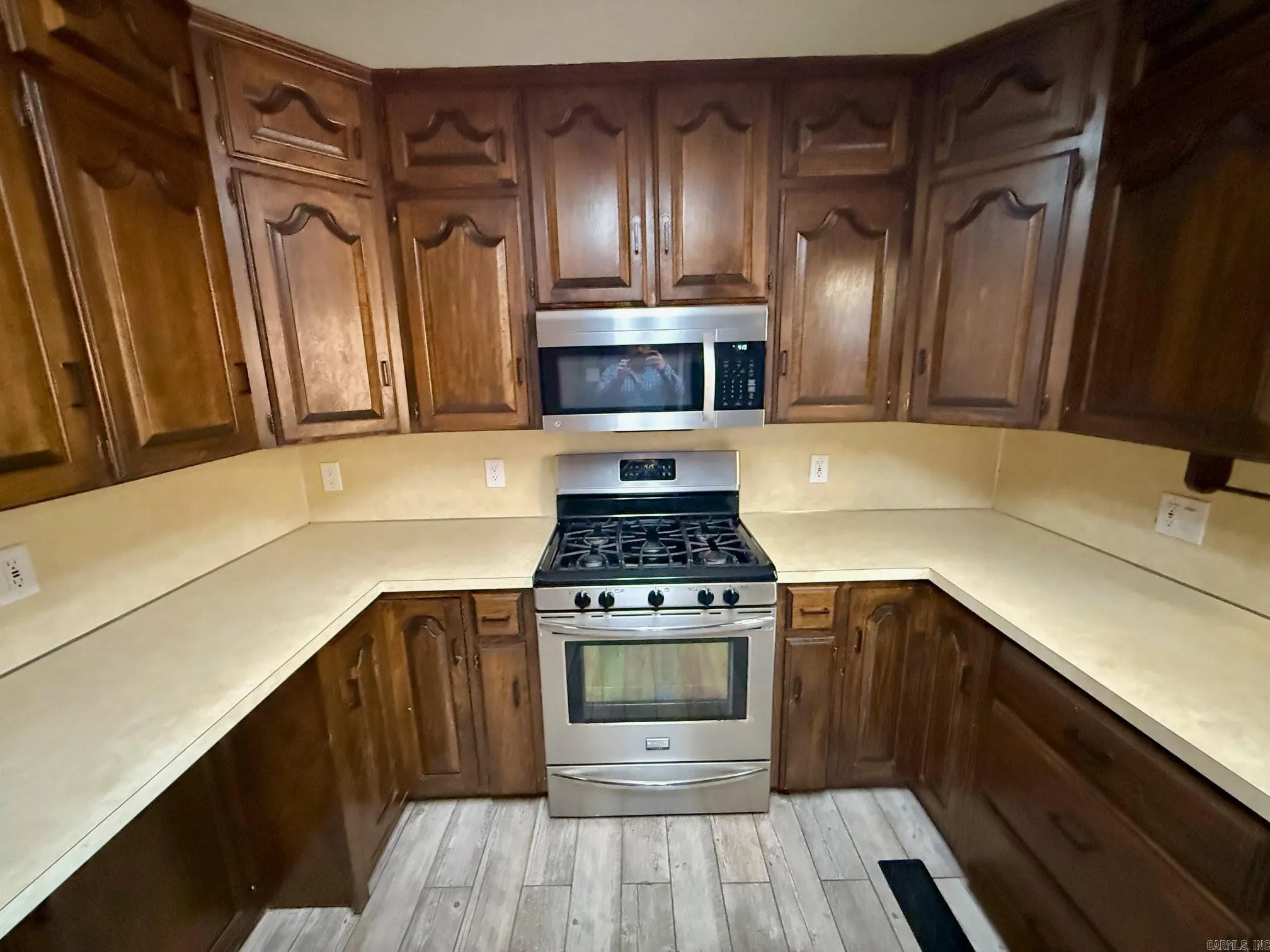 Property at 504  Wildwood - Image 12