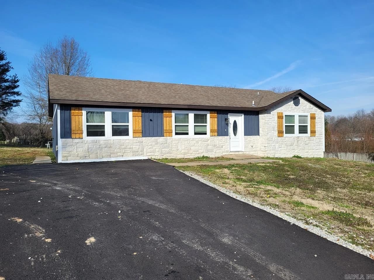 Property at 3717  Oak leaf cir - Image 2