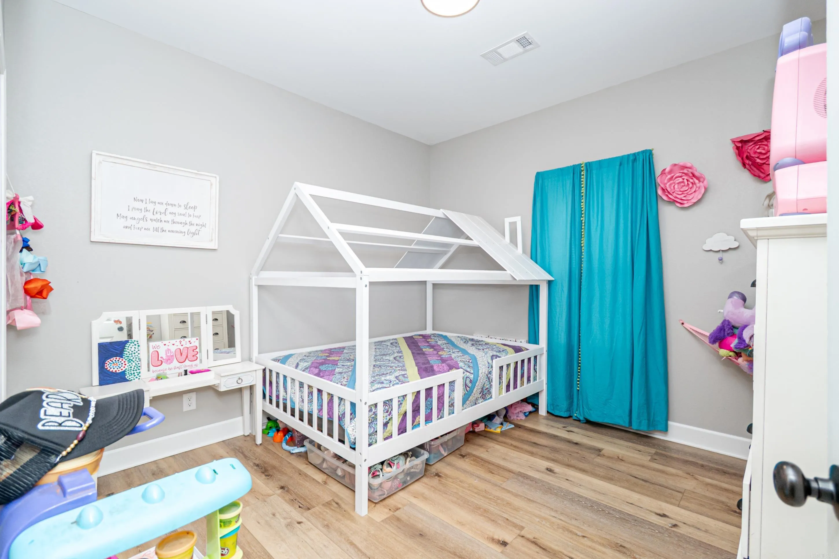 Property at 640  Heritage - Image 20
