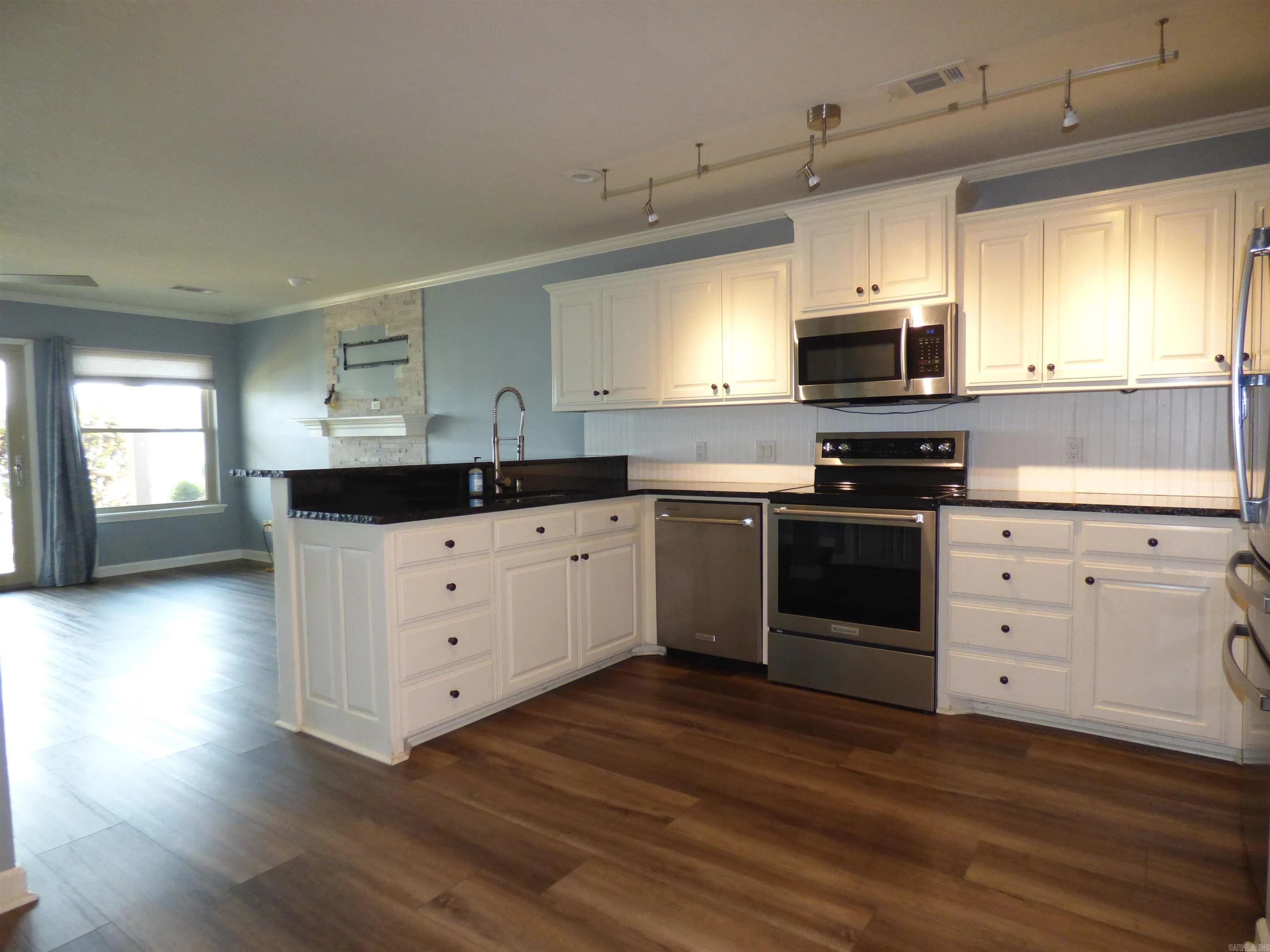 Property at 183  Villa pointe, C - Image 6