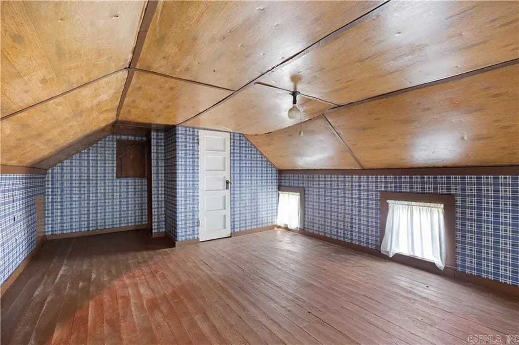 Property at 226  Lee - Image 7
