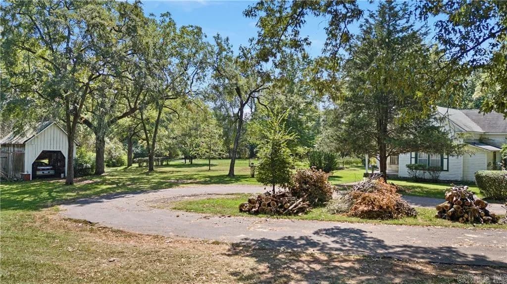 Property at 226  Lee - Image 14