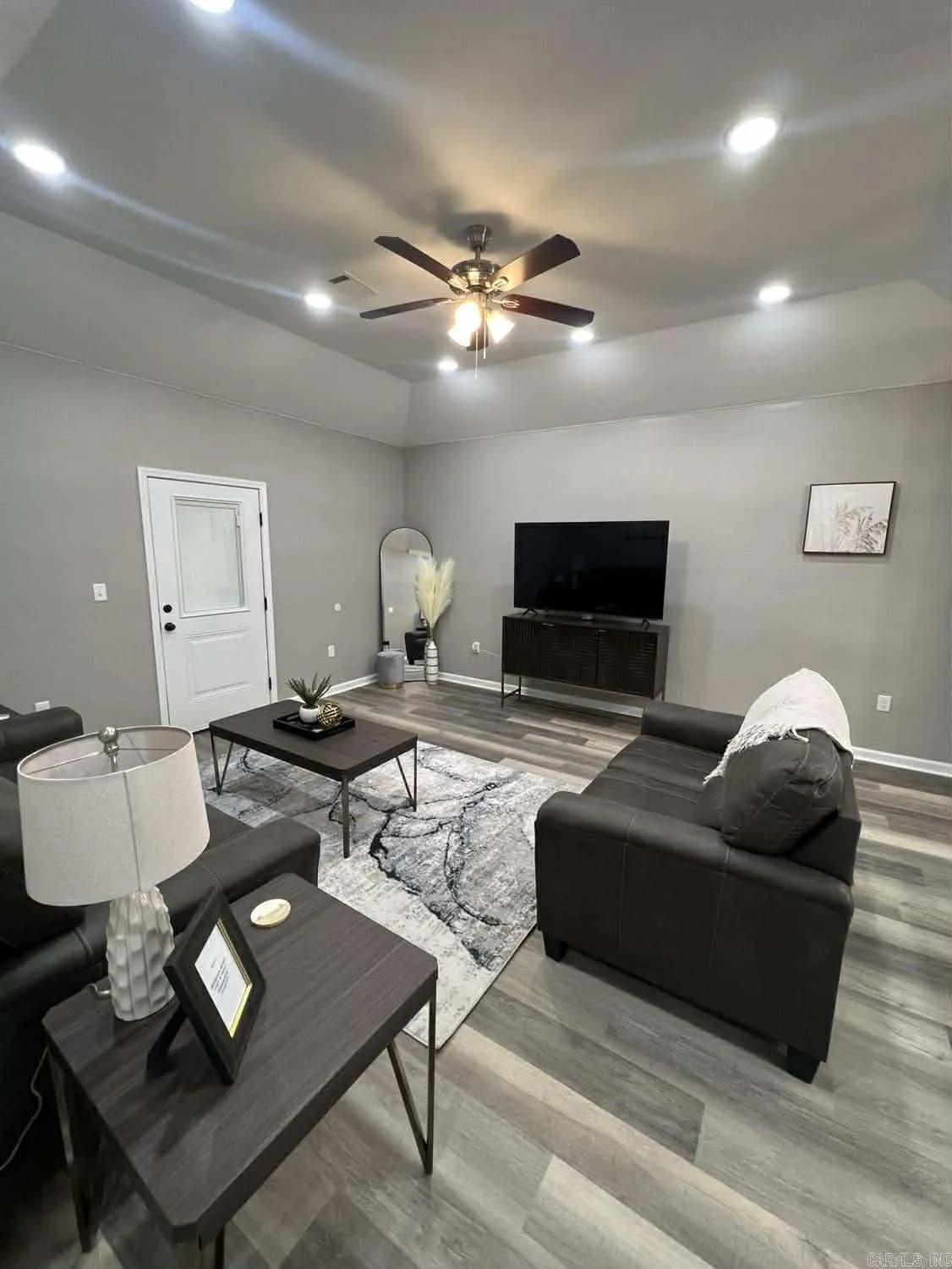 Property at 319 N High - Image 8