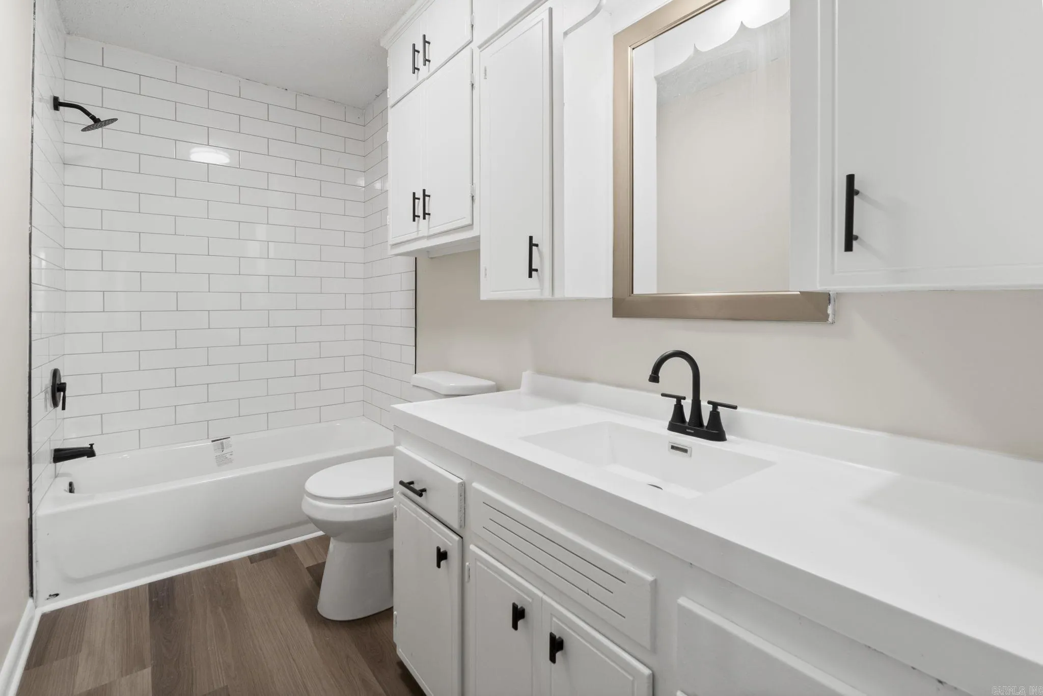 Property at 110 W Alabama - Image 29